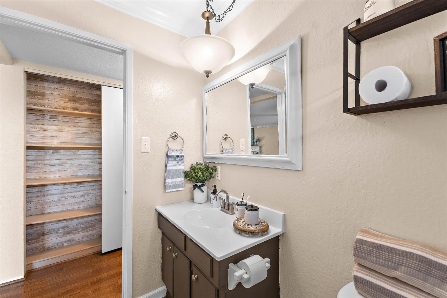 Sold, 3 Bedrooms, 2 Bathrooms, Single Family Home, Sacto Arden/Arcade Creek/Vicinity, 3453 Von Bauer Way, Sacramento, CA 95821-4032, Beth Christensen, Dunnigan Realtors, Top Agent