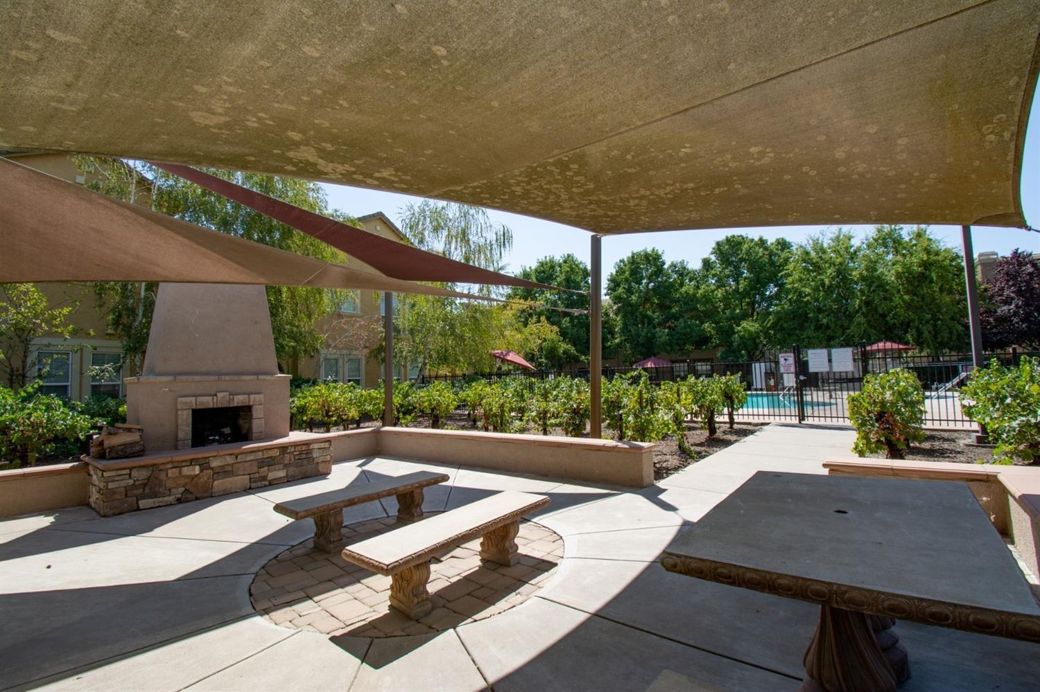 Sold, 2 Bedrooms, 2 Bathrooms, Condominium, No Sacto/Natomas/Del Paso Heights, 5350 Dunlay Dr #411, Sacramento, CA 95835, Beth Christensen, Dunnigan Realtors, Top Agent