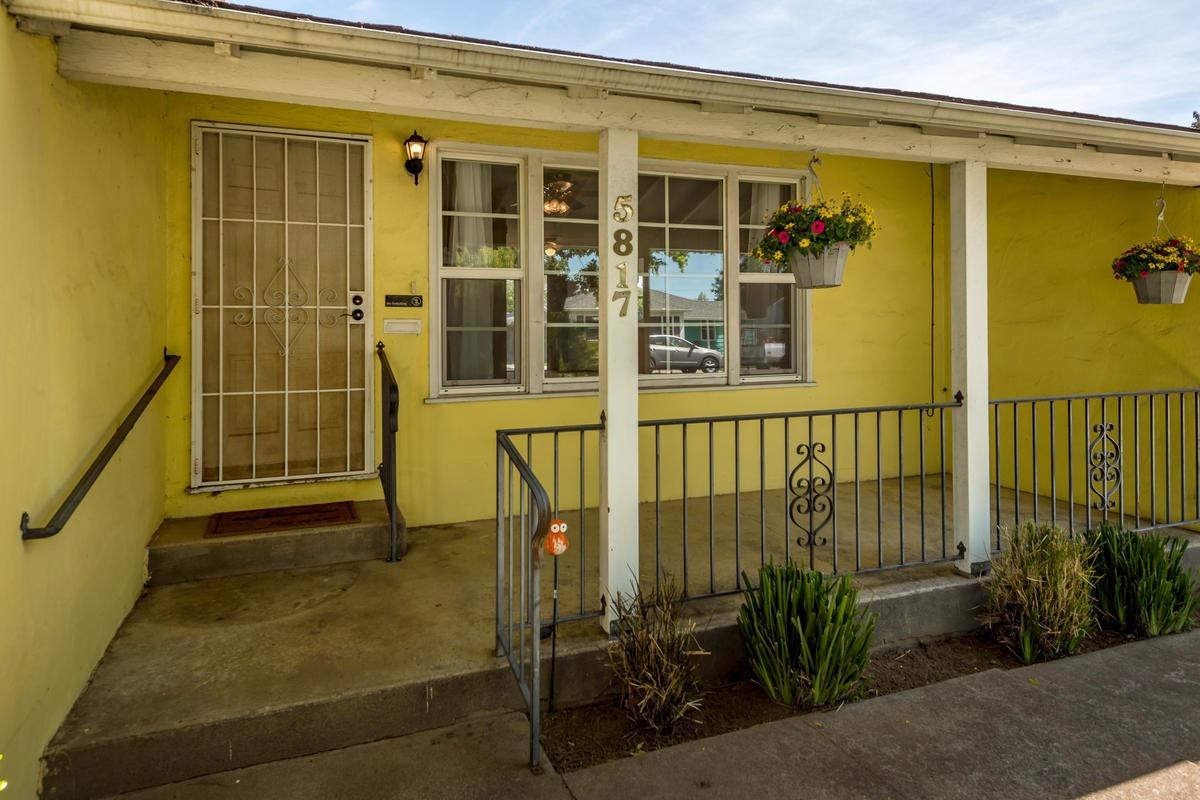 Sold, 3 Bedrooms, 2 Bathrooms, Single Family Home, Sacramento Elder Creek/Fruitridge, 5817 62nd St, Sacramento, CA 95824-3143, Beth Christensen, Dunnigan Realtors, Top Agent