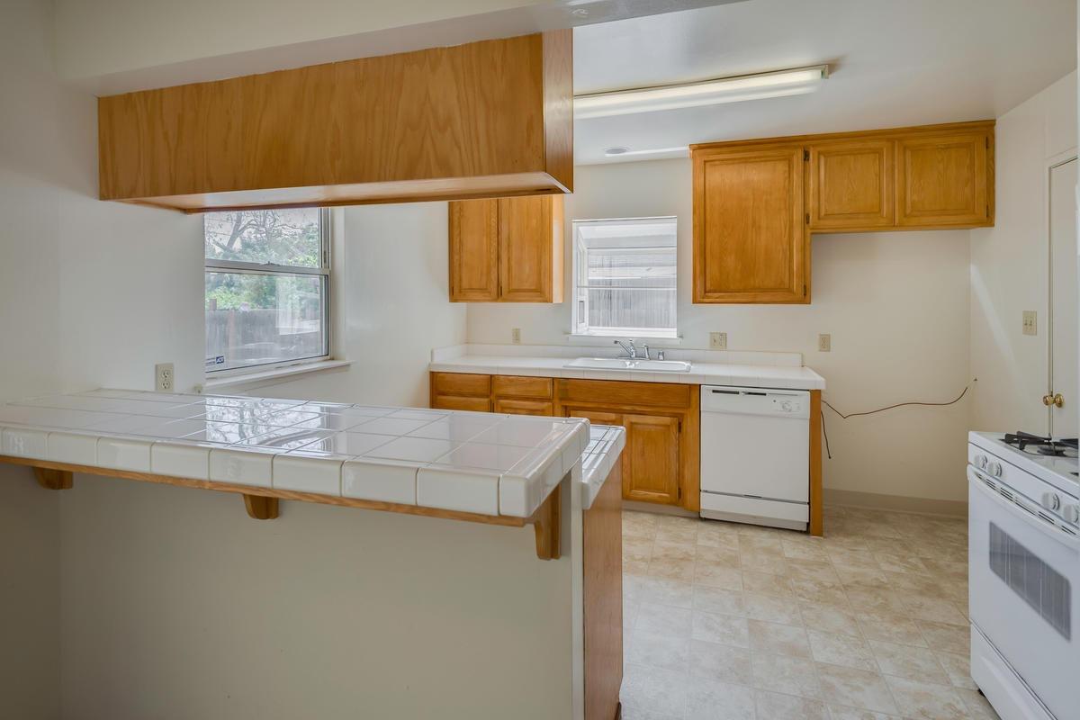 Sold, 3 Bedrooms, 2 Bathrooms, Single Family Home, Sacramento Elder Creek/Fruitridge, 5817 62nd St, Sacramento, CA 95824-3143, Beth Christensen, Dunnigan Realtors, Top Agent