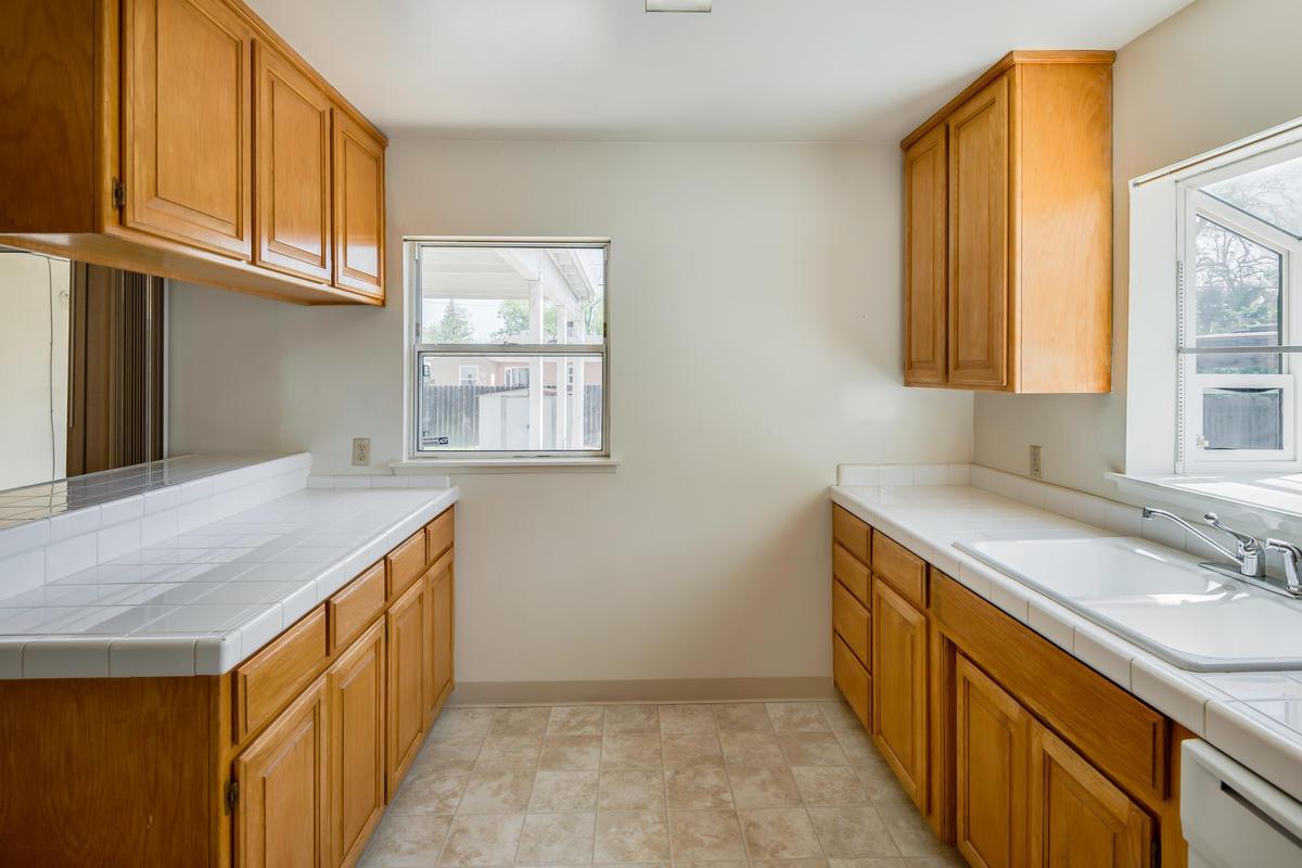 Sold, 3 Bedrooms, 2 Bathrooms, Single Family Home, Sacramento Elder Creek/Fruitridge, 5817 62nd St, Sacramento, CA 95824-3143, Beth Christensen, Dunnigan Realtors, Top Agent