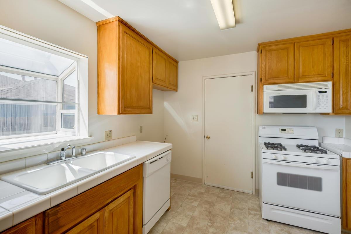 Sold, 3 Bedrooms, 2 Bathrooms, Single Family Home, Sacramento Elder Creek/Fruitridge, 5817 62nd St, Sacramento, CA 95824-3143, Beth Christensen, Dunnigan Realtors, Top Agent