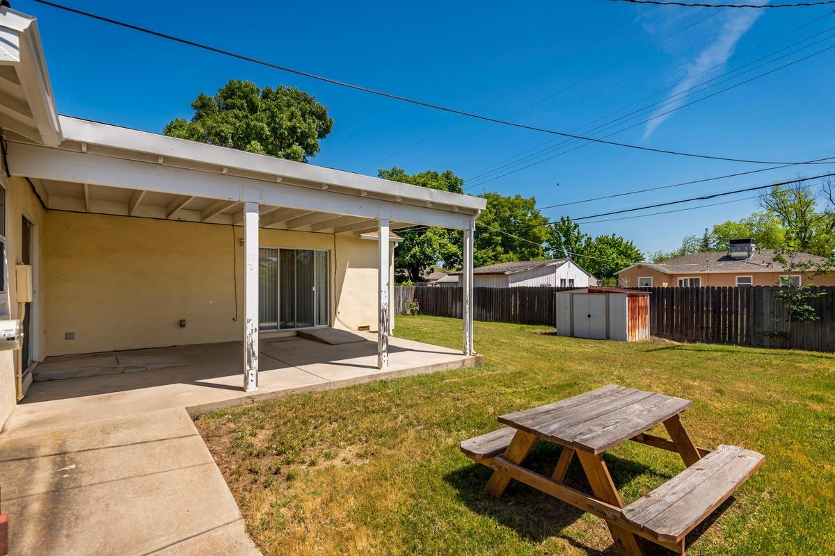 Sold, 3 Bedrooms, 2 Bathrooms, Single Family Home, Sacramento Elder Creek/Fruitridge, 5817 62nd St, Sacramento, CA 95824-3143, Beth Christensen, Dunnigan Realtors, Top Agent