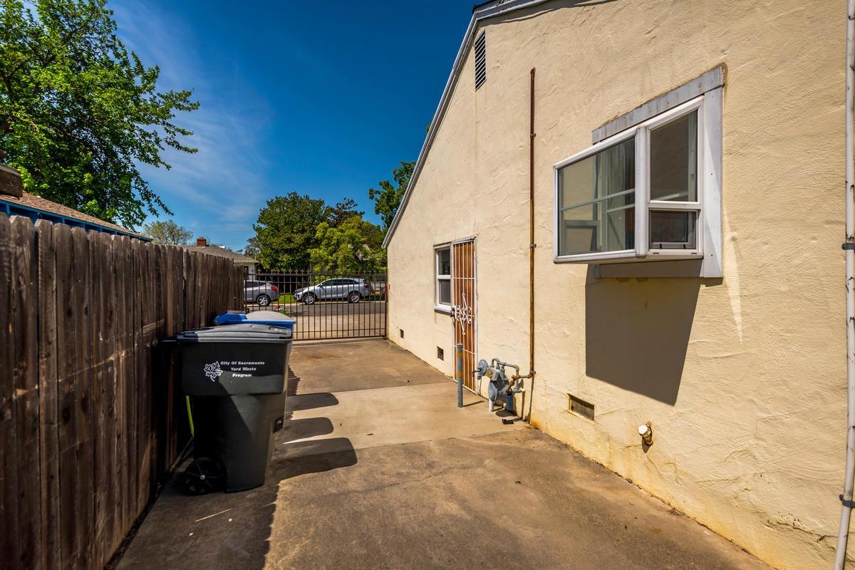 Sold, 3 Bedrooms, 2 Bathrooms, Single Family Home, Sacramento Elder Creek/Fruitridge, 5817 62nd St, Sacramento, CA 95824-3143, Beth Christensen, Dunnigan Realtors, Top Agent
