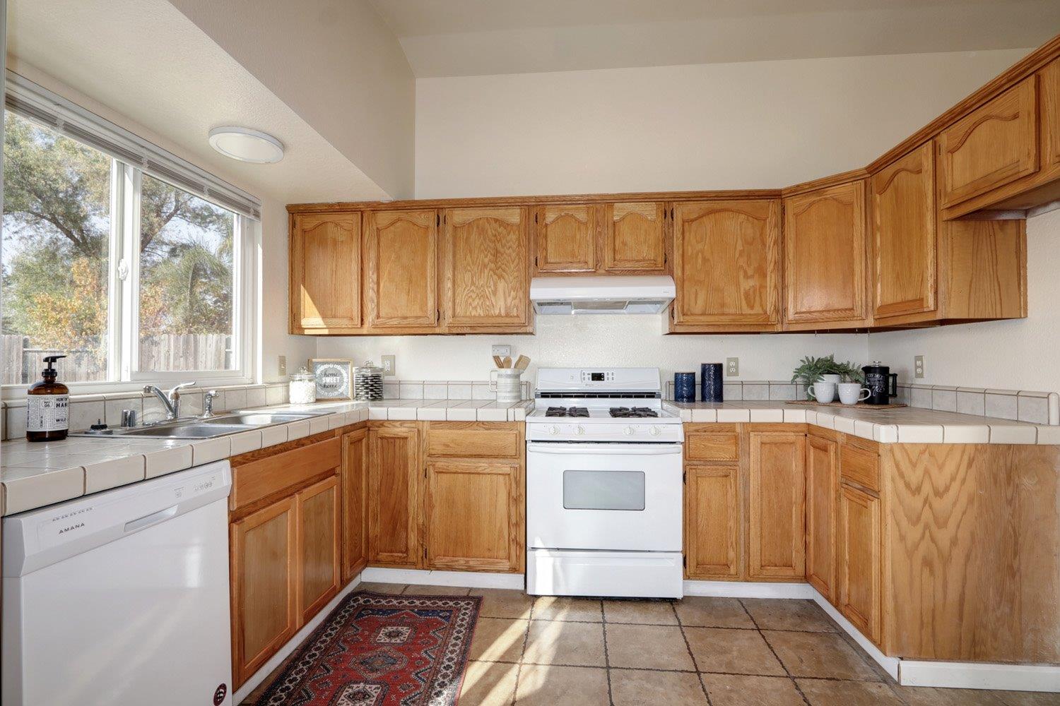 Sold, 3 Bedrooms, 2 Bathrooms, Single Family Home, Sacto Franklin/Freeport/Vicinity, 7528 Delta Pointe Way, Sacramento, CA 95823-3936, Beth Christensen, Dunnigan Realtors, Top Agent