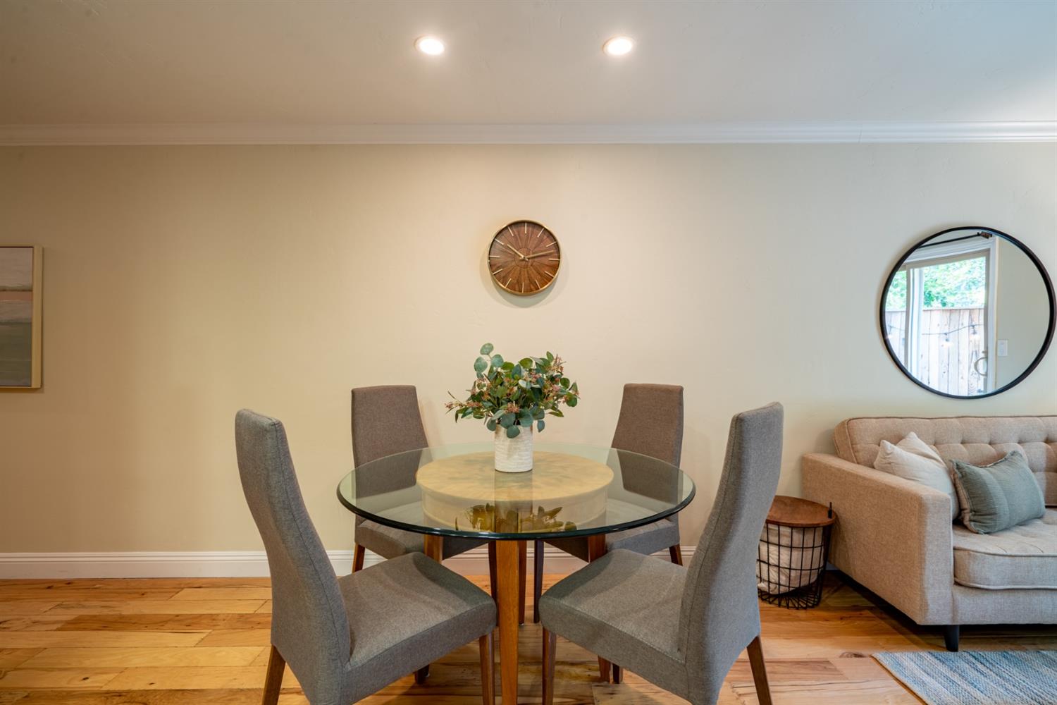 Sold, 2 Bedrooms, 1 Bathrooms,Townhouse, Saratoga Townhomes, Sacramento Midtown, 912 Q St, Sacramento, CA 95811-6416, Beth Christensen, Dunnigan Realtors, Top Agent