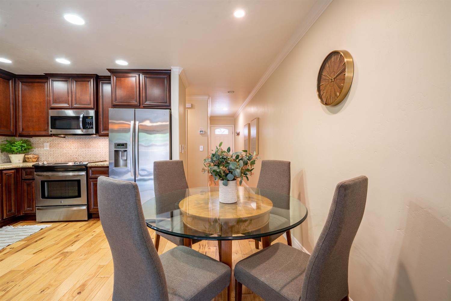 Sold, 2 Bedrooms, 1 Bathrooms,Townhouse, Saratoga Townhomes, Sacramento Midtown, 912 Q St, Sacramento, CA 95811-6416, Beth Christensen, Dunnigan Realtors, Top Agent