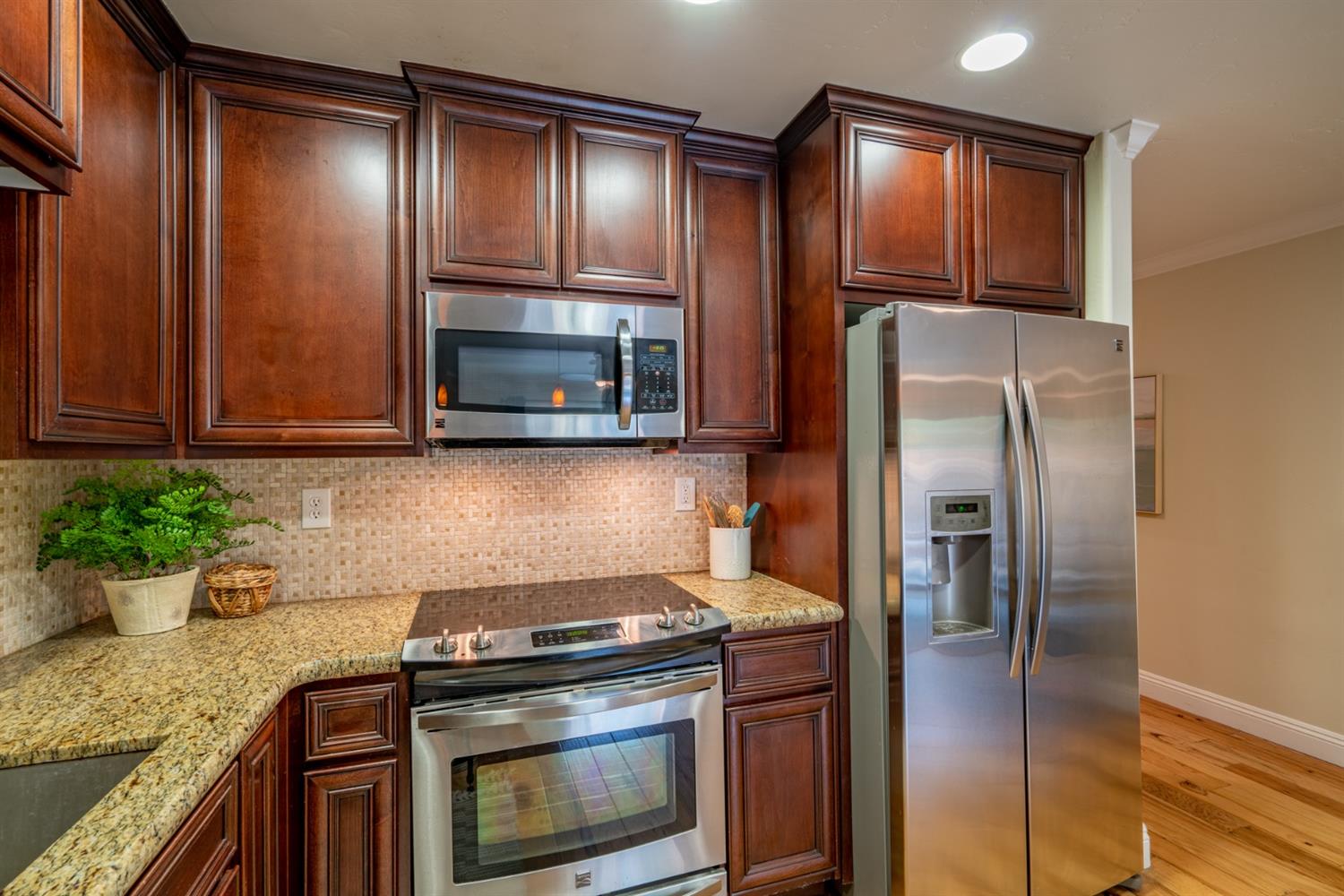 Sold, 2 Bedrooms, 1 Bathrooms,Townhouse, Saratoga Townhomes, Sacramento Midtown, 912 Q St, Sacramento, CA 95811-6416, Beth Christensen, Dunnigan Realtors, Top Agent