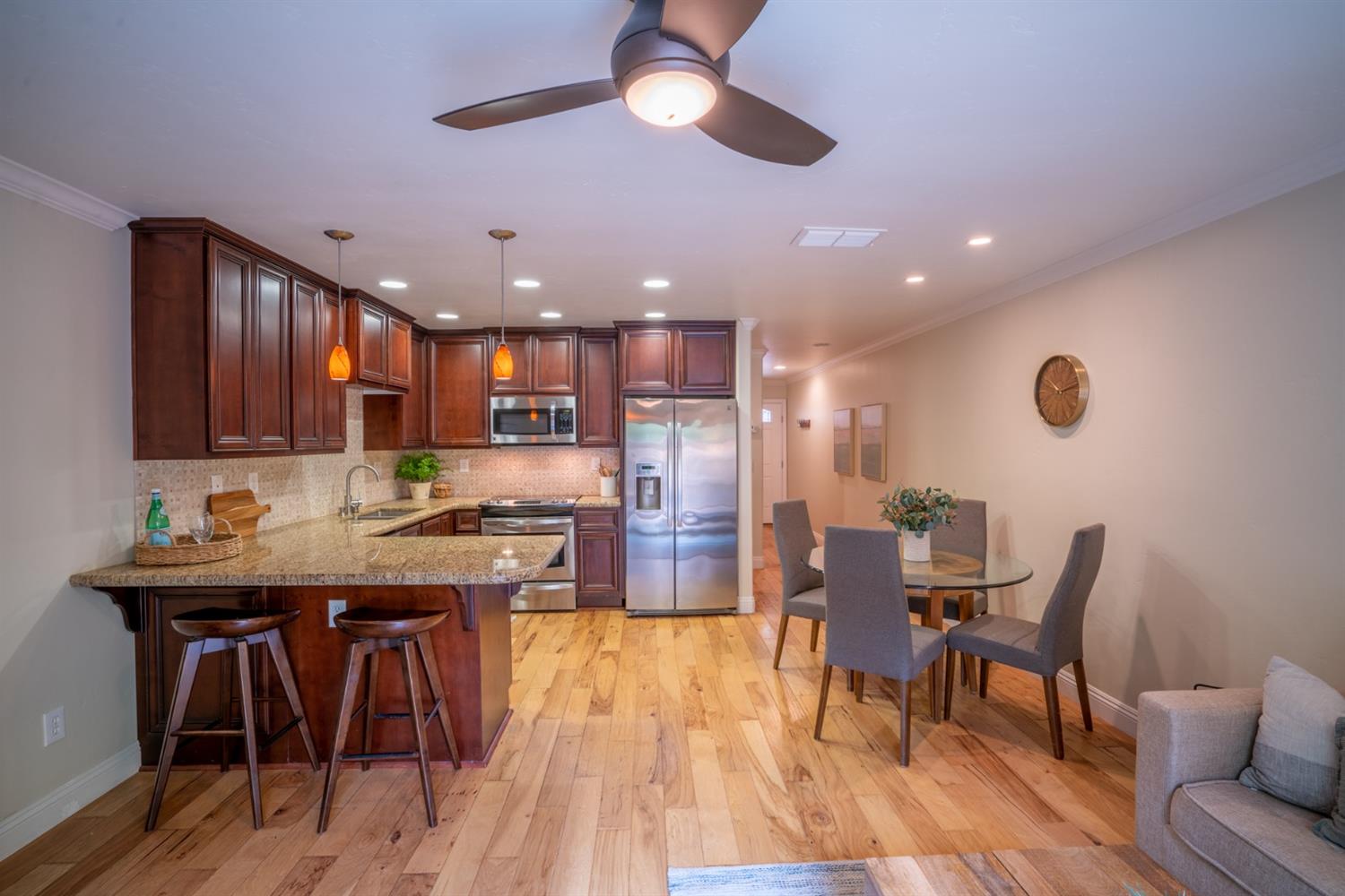 Sold, 2 Bedrooms, 1 Bathrooms,Townhouse, Saratoga Townhomes, Sacramento Midtown, 912 Q St, Sacramento, CA 95811-6416, Beth Christensen, Dunnigan Realtors, Top Agent