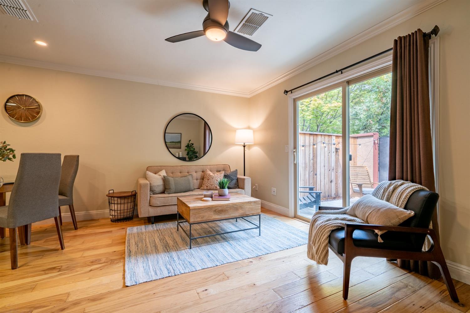 Sold, 2 Bedrooms, 1 Bathrooms,Townhouse, Saratoga Townhomes, Sacramento Midtown, 912 Q St, Sacramento, CA 95811-6416, Beth Christensen, Dunnigan Realtors, Top Agent