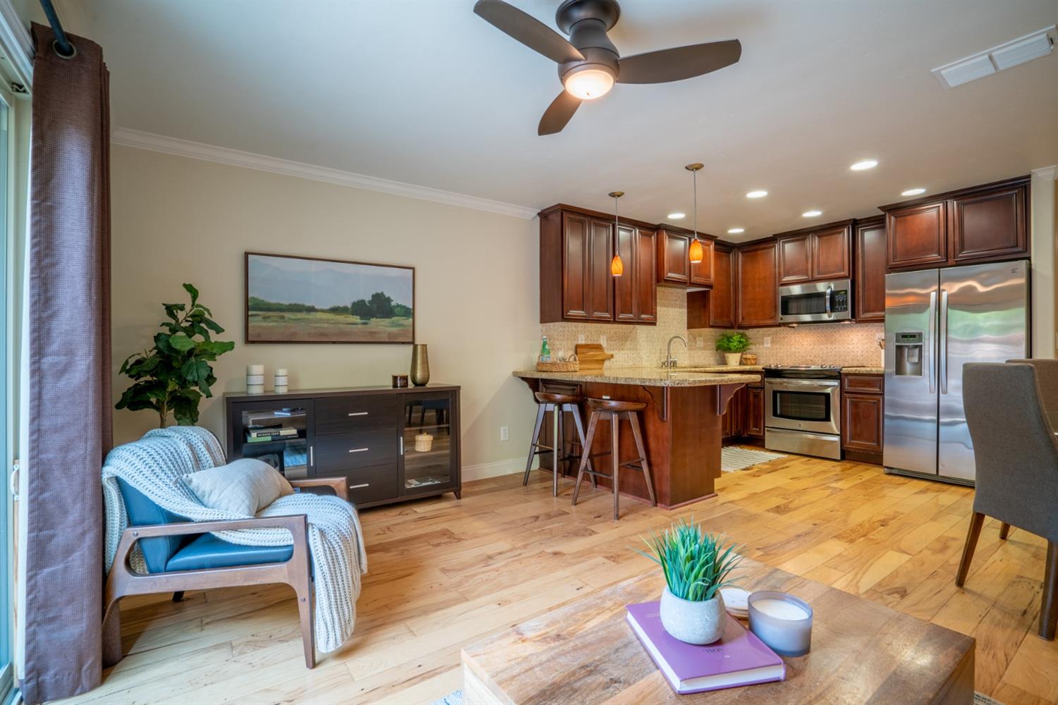 Sold, 2 Bedrooms, 1 Bathrooms,Townhouse, Saratoga Townhomes, Sacramento Midtown, 912 Q St, Sacramento, CA 95811-6416, Beth Christensen, Dunnigan Realtors, Top Agent