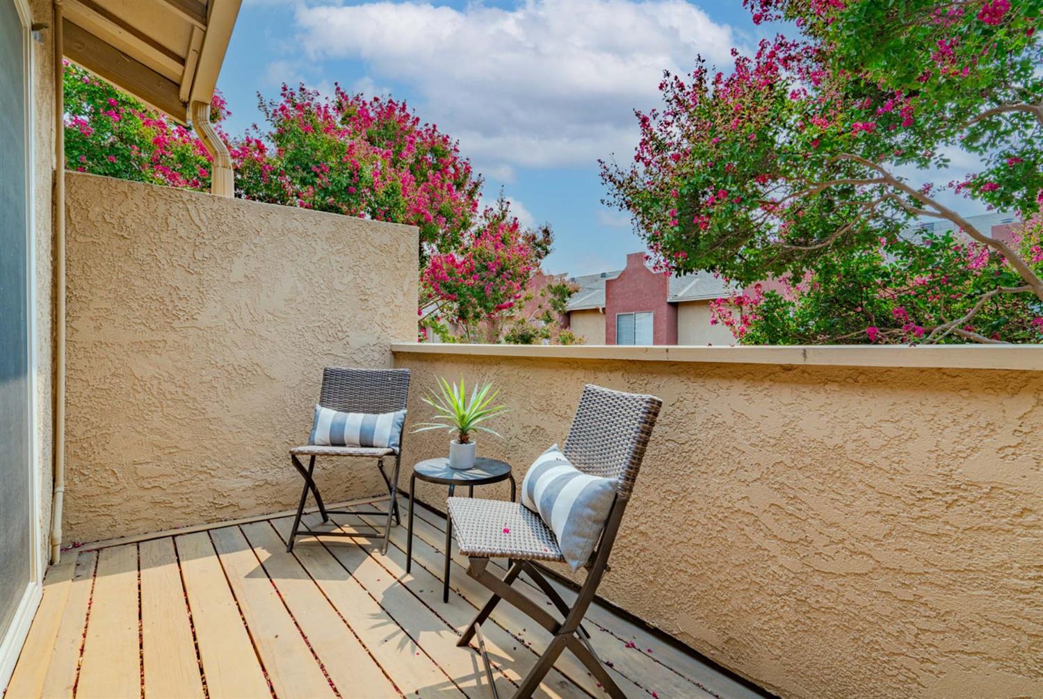 Sold, 2 Bedrooms, 1 Bathrooms,Townhouse, Saratoga Townhomes, Sacramento Midtown, 912 Q St, Sacramento, CA 95811-6416, Beth Christensen, Dunnigan Realtors, Top Agent