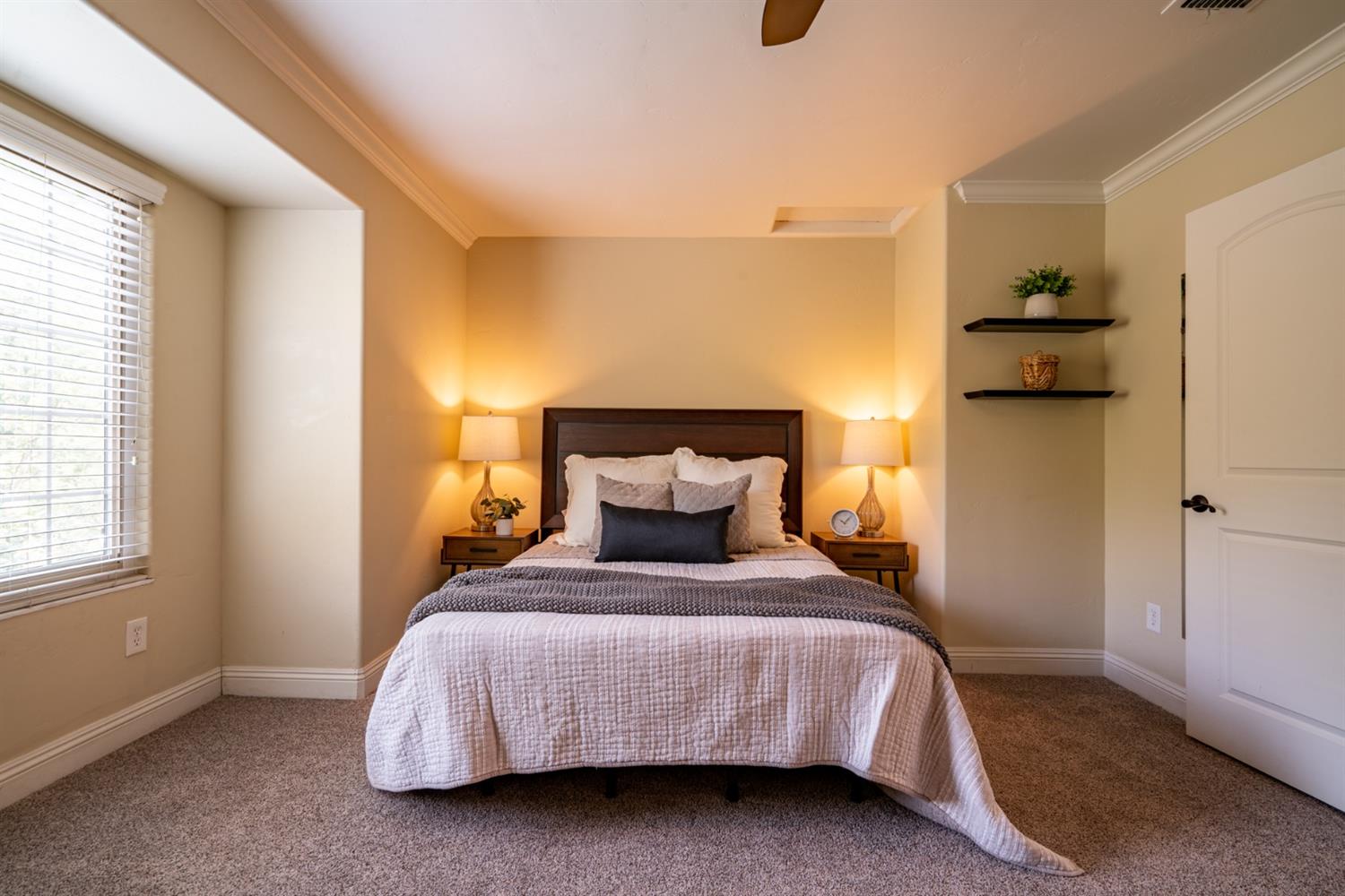 Sold, 2 Bedrooms, 1 Bathrooms,Townhouse, Saratoga Townhomes, Sacramento Midtown, 912 Q St, Sacramento, CA 95811-6416, Beth Christensen, Dunnigan Realtors, Top Agent