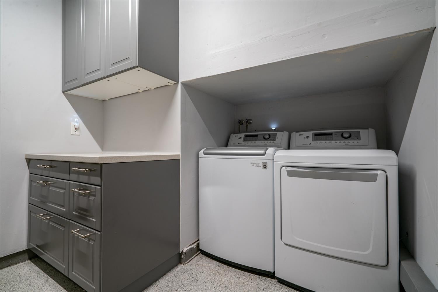 Sold, 2 Bedrooms, 1 Bathrooms,Townhouse, Saratoga Townhomes, Sacramento Midtown, 912 Q St, Sacramento, CA 95811-6416, Beth Christensen, Dunnigan Realtors, Top Agent