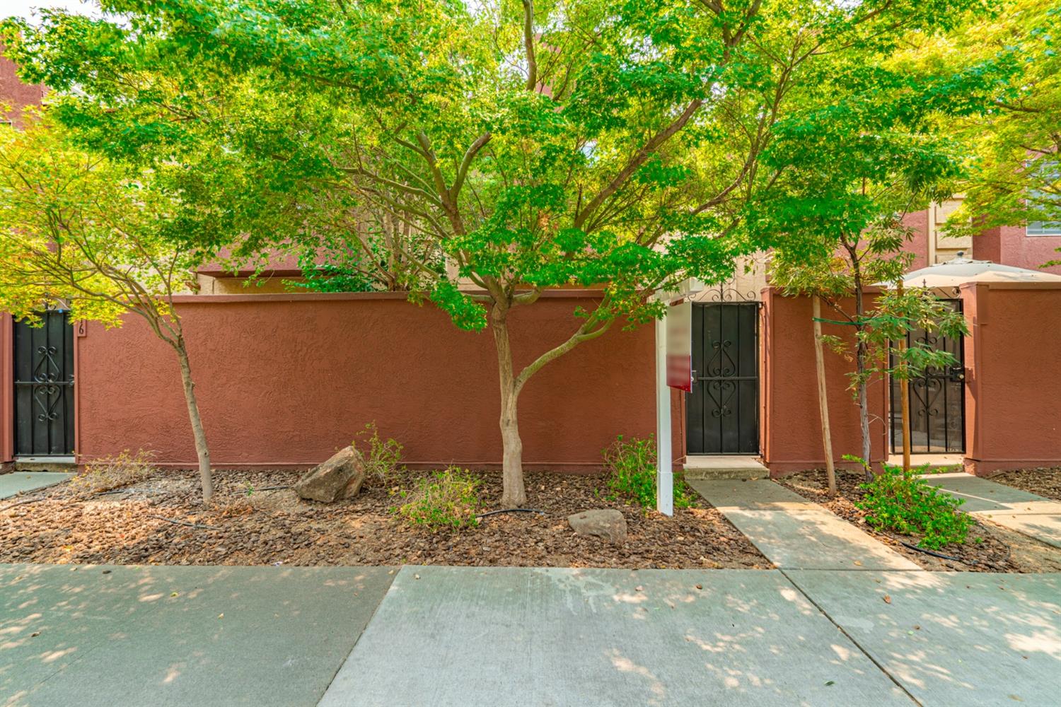 Sold, 2 Bedrooms, 1 Bathrooms,Townhouse, Saratoga Townhomes, Sacramento Midtown, 912 Q St, Sacramento, CA 95811-6416, Beth Christensen, Dunnigan Realtors, Top Agent