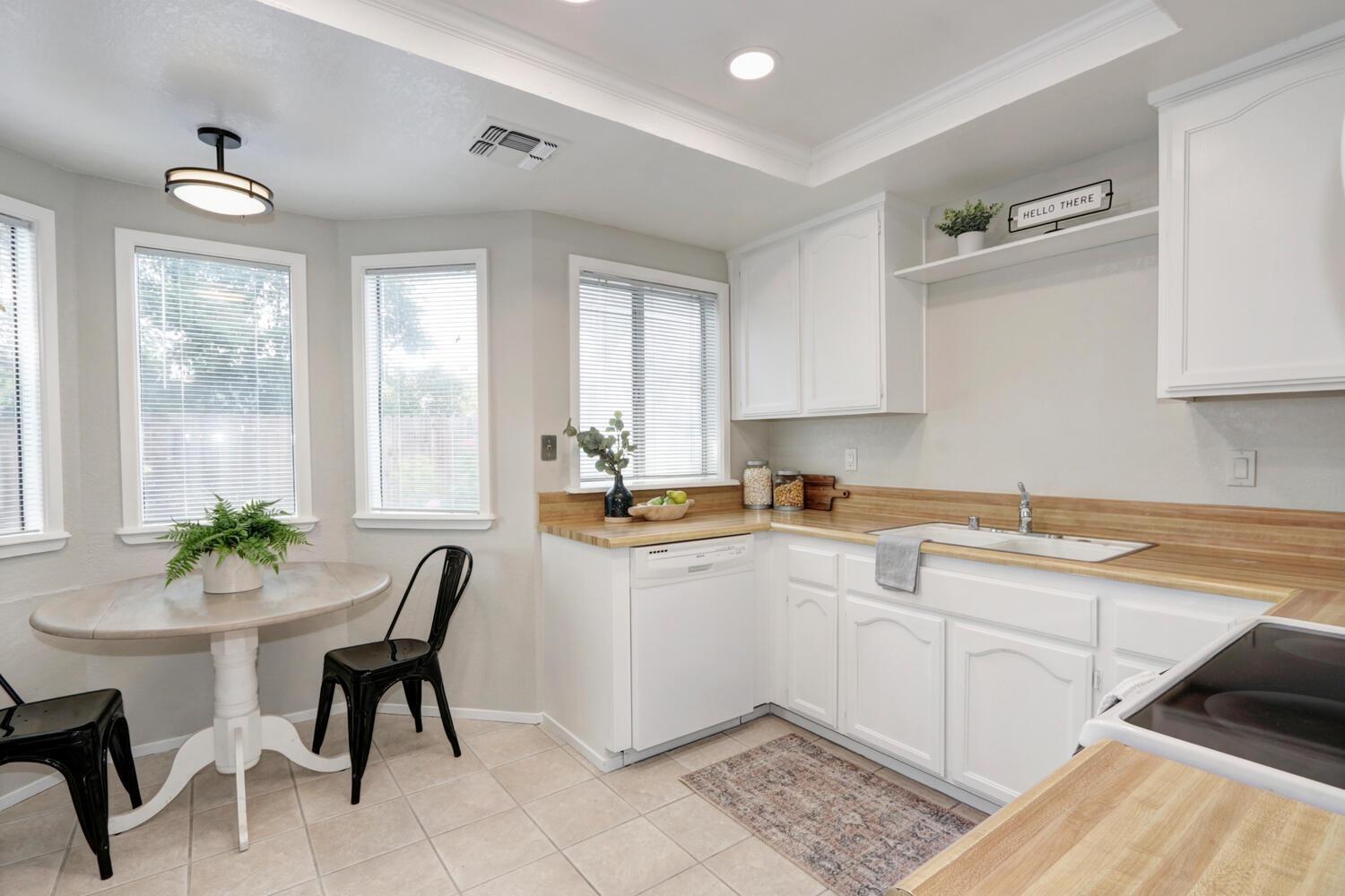 Sold, 3 Bedrooms, 2 Bathrooms, Single Family Home, Citrus Heights, 6116 Sandwood Ct, Citrus Heights, CA 95621-0962, Beth Christensen, Dunnigan Realtors, Top Agent