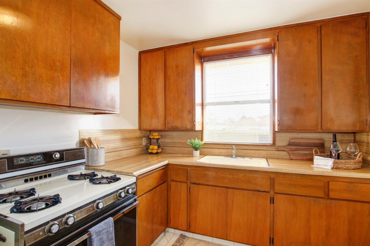 Sold, 3 Bedrooms, 1 Bathrooms, Single Family Home, Sacramento Elder Creek/Fruitridge, 5755 62nd St, Sacramento, CA 95824-1825, Beth Christensen, Dunnigan Realtors, Top Agent