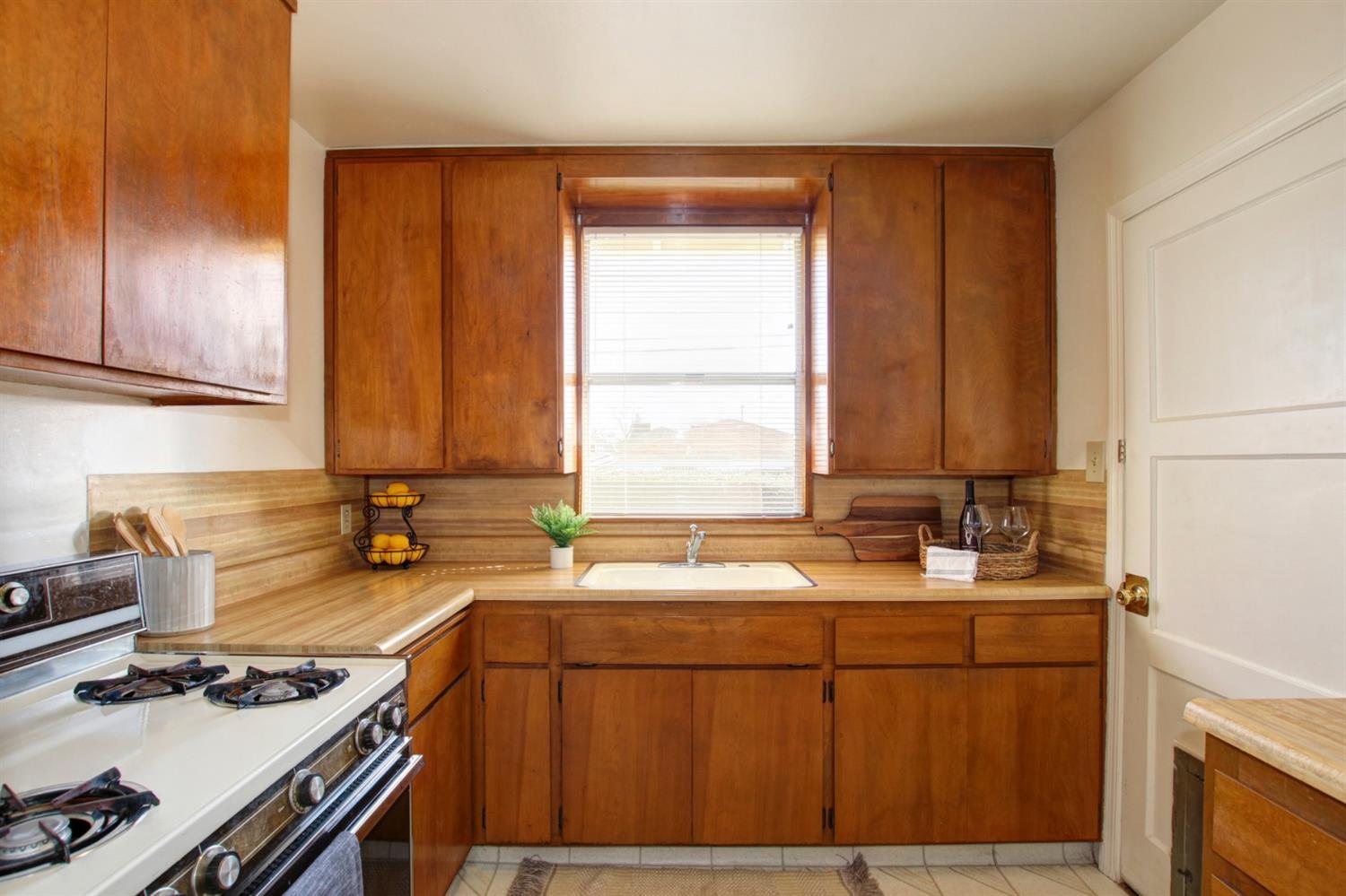 Sold, 3 Bedrooms, 1 Bathrooms, Single Family Home, Sacramento Elder Creek/Fruitridge, 5755 62nd St, Sacramento, CA 95824-1825, Beth Christensen, Dunnigan Realtors, Top Agent