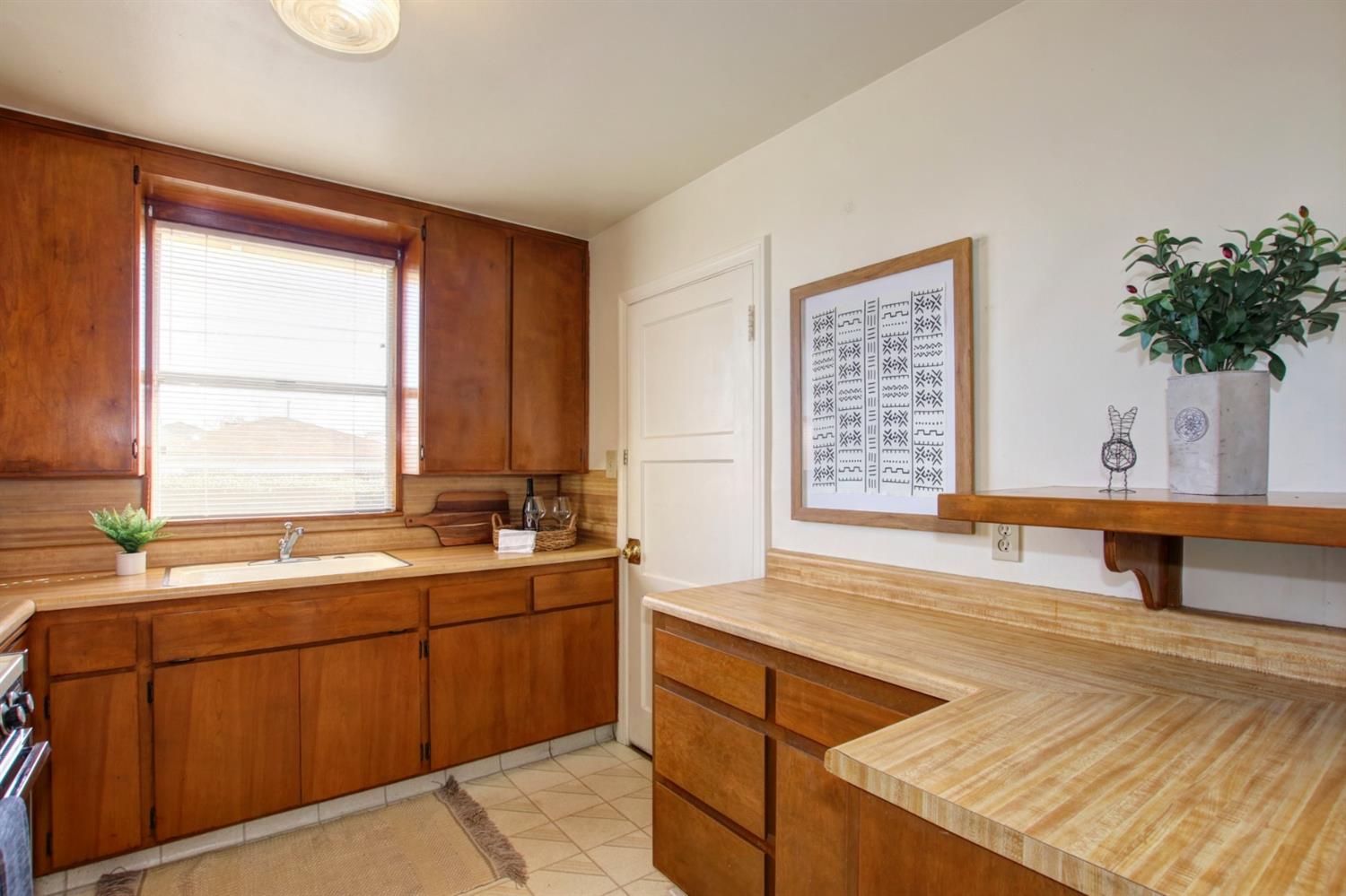 Sold, 3 Bedrooms, 1 Bathrooms, Single Family Home, Sacramento Elder Creek/Fruitridge, 5755 62nd St, Sacramento, CA 95824-1825, Beth Christensen, Dunnigan Realtors, Top Agent