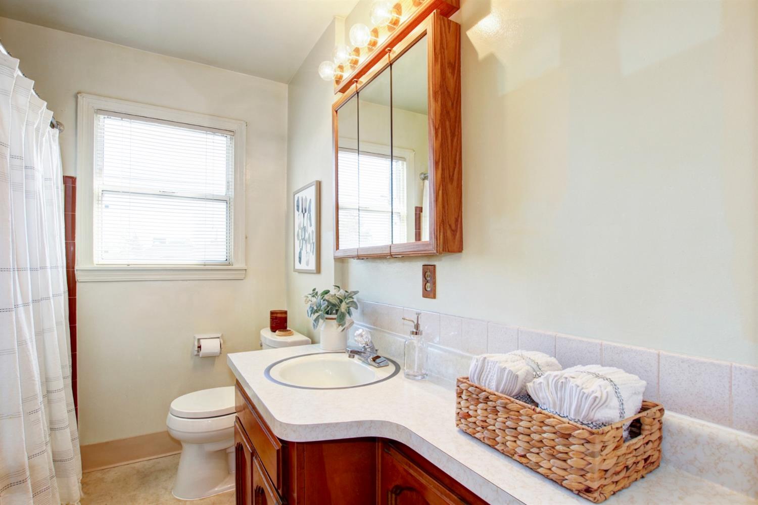 Sold, 3 Bedrooms, 1 Bathrooms, Single Family Home, Sacramento Elder Creek/Fruitridge, 5755 62nd St, Sacramento, CA 95824-1825, Beth Christensen, Dunnigan Realtors, Top Agent