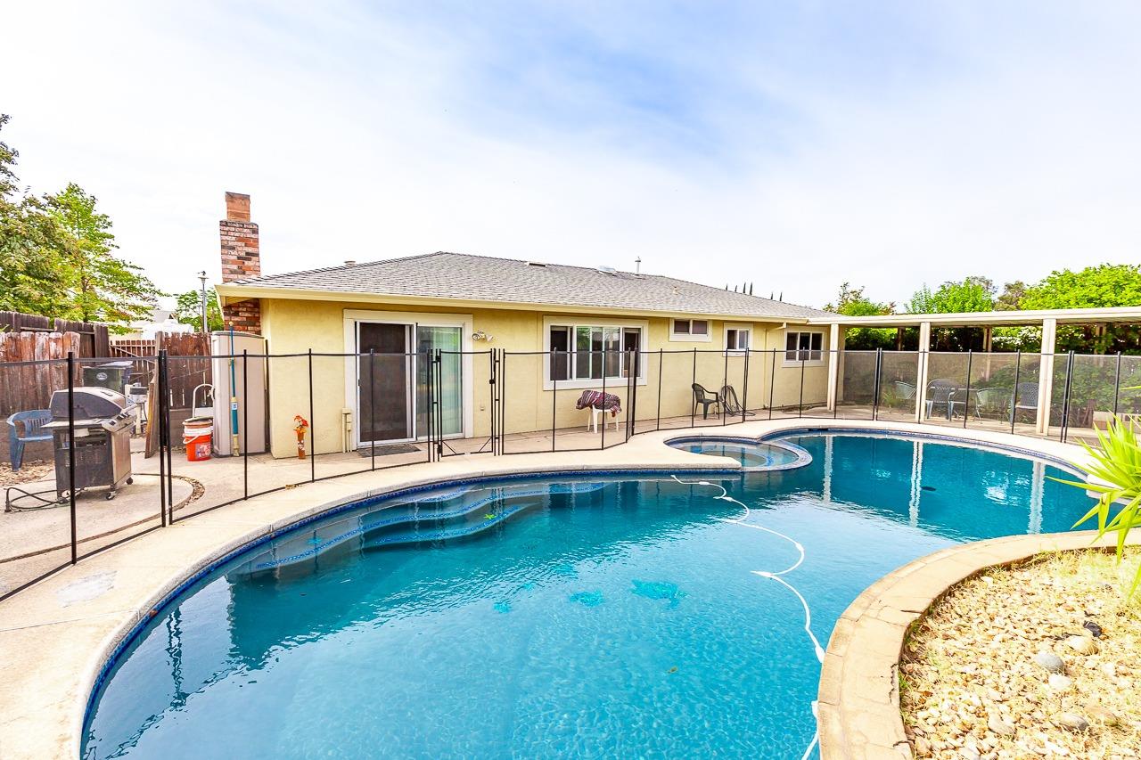 Sold, 3 Bedrooms, 2 Bathrooms, Single Family Home, Citrus Heights, 6107 Ledgewood Way, Citrus Heights, CA 95621-0928, Beth Christensen, Dunnigan Realtors, Top Agent