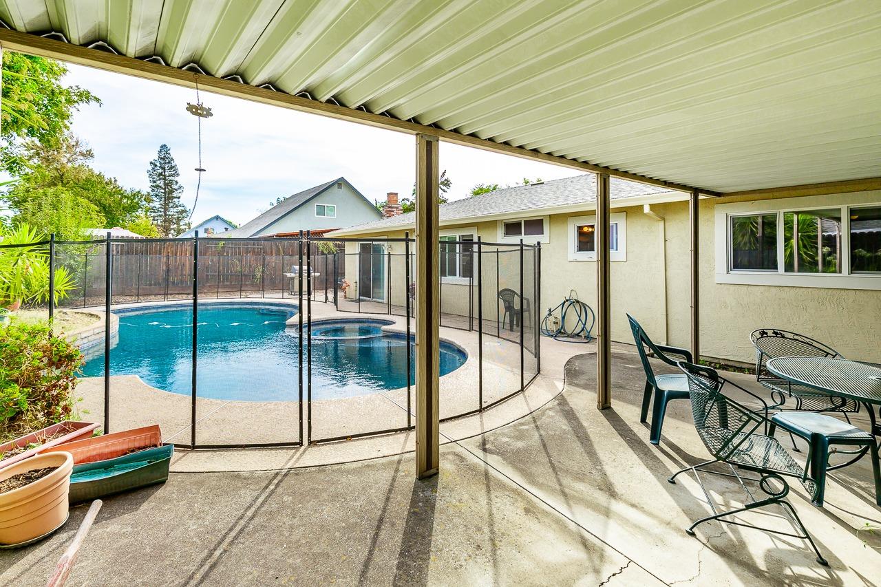 Sold, 3 Bedrooms, 2 Bathrooms, Single Family Home, Citrus Heights, 6107 Ledgewood Way, Citrus Heights, CA 95621-0928, Beth Christensen, Dunnigan Realtors, Top Agent