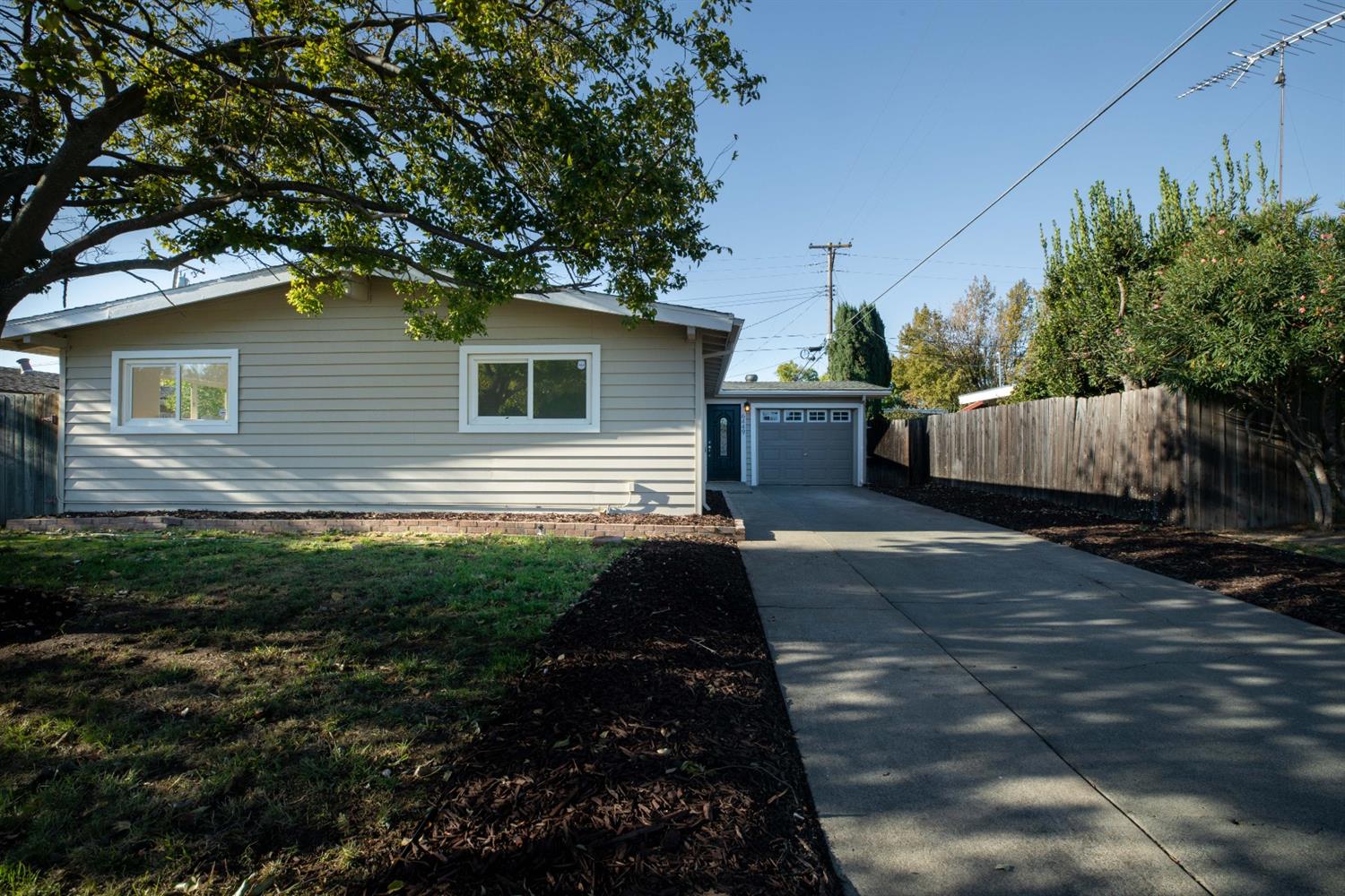 Sold, 4 Bedrooms, 2 Bathrooms, Single Family Home, North Highlands& Vicinity, 6449 Larchmont Dr, North Highlands, CA 95660-3852, Beth Christensen, Dunnigan Realtors, Top Agent