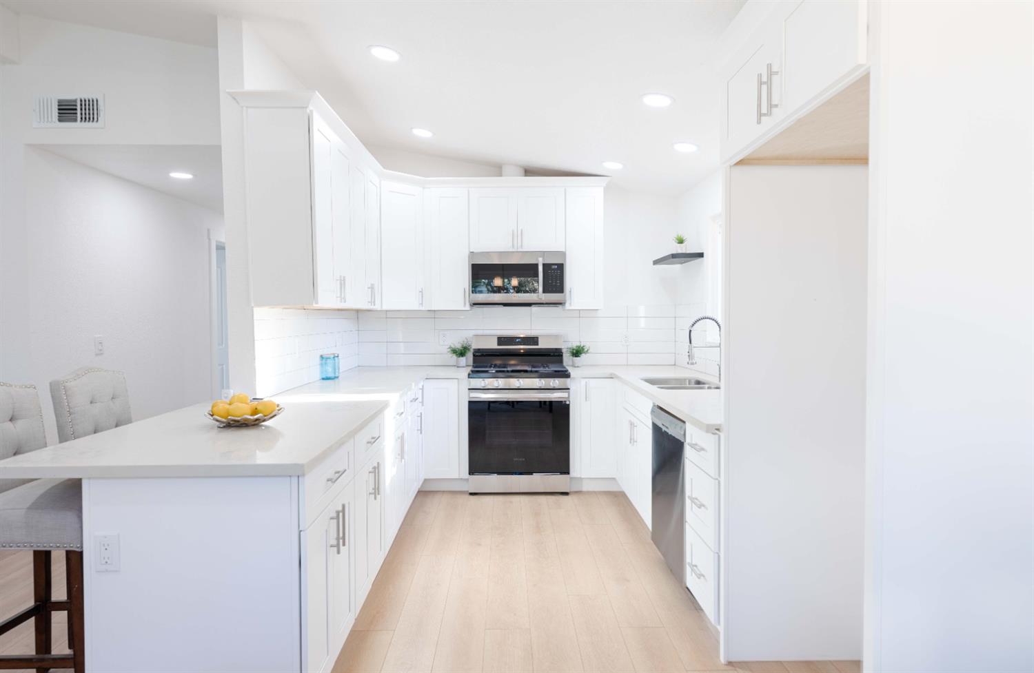 Sold, 4 Bedrooms, 2 Bathrooms, Single Family Home, North Highlands& Vicinity, 6449 Larchmont Dr, North Highlands, CA 95660-3852, Beth Christensen, Dunnigan Realtors, Top Agent