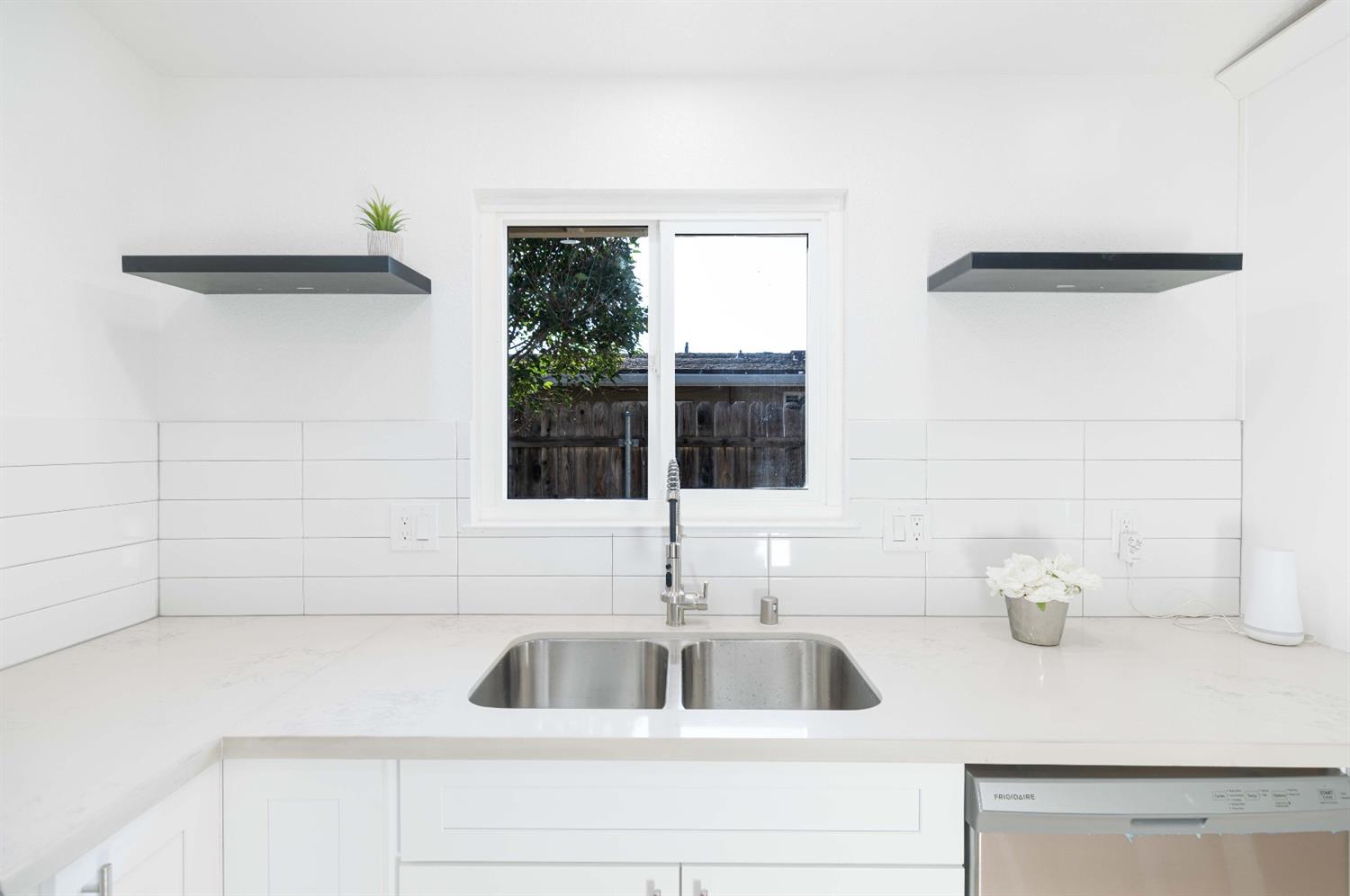 Sold, 4 Bedrooms, 2 Bathrooms, Single Family Home, North Highlands& Vicinity, 6449 Larchmont Dr, North Highlands, CA 95660-3852, Beth Christensen, Dunnigan Realtors, Top Agent