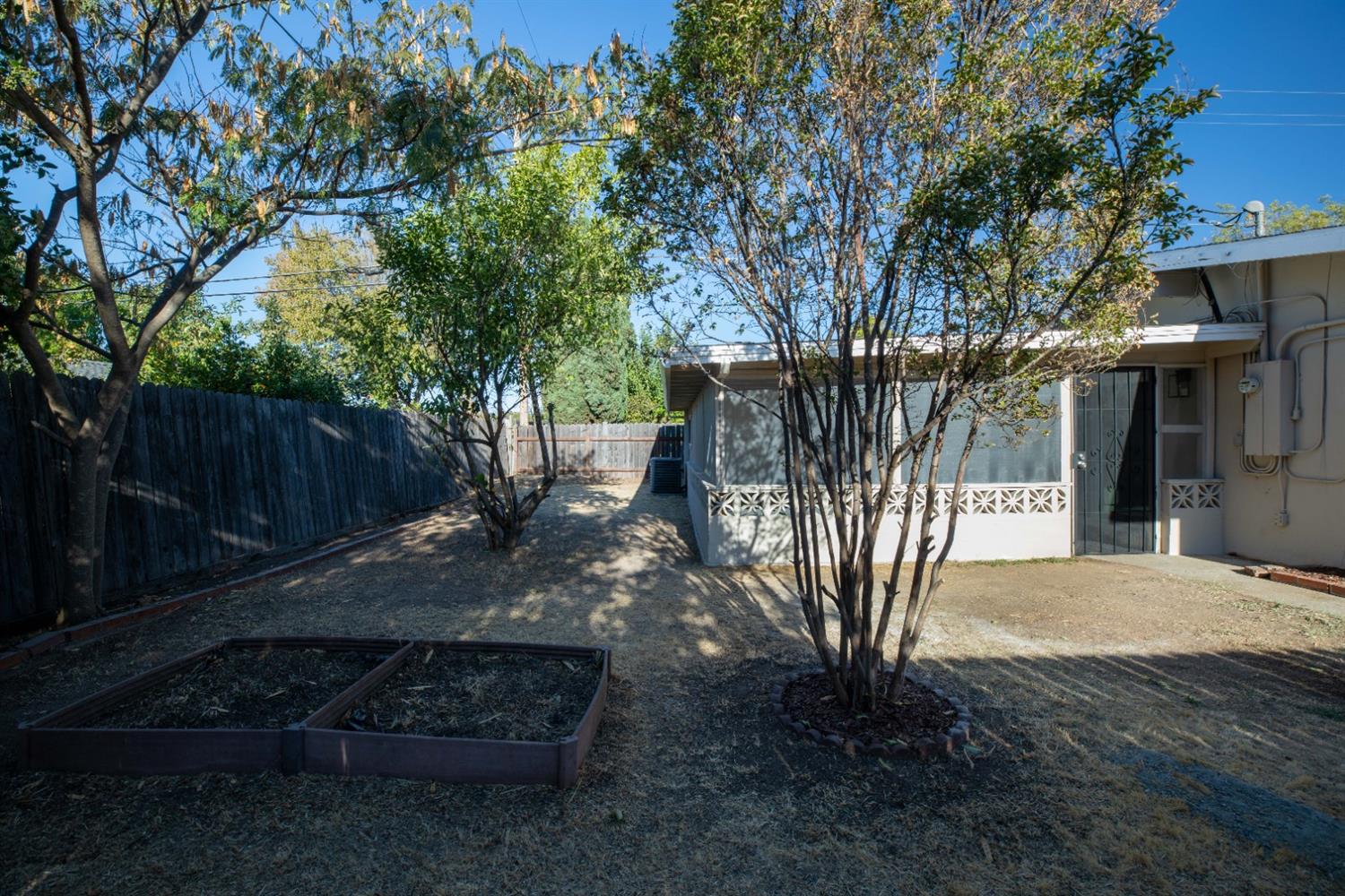 Sold, 4 Bedrooms, 2 Bathrooms, Single Family Home, North Highlands& Vicinity, 6449 Larchmont Dr, North Highlands, CA 95660-3852, Beth Christensen, Dunnigan Realtors, Top Agent