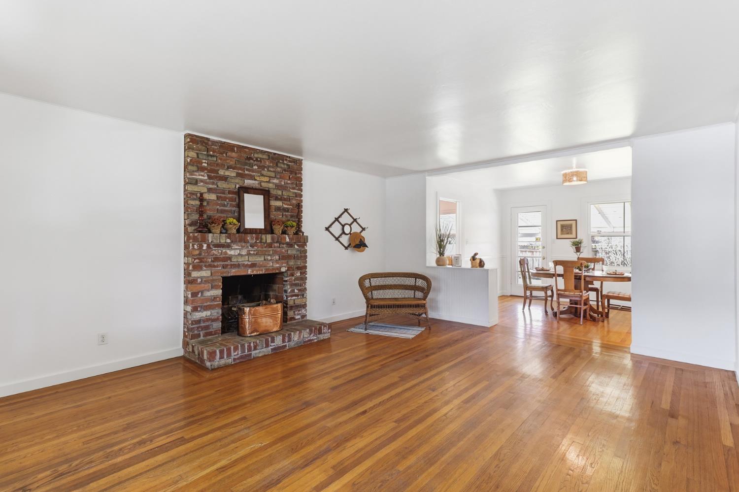 Active, 2 Bedrooms, 1 Bathrooms, Single Family Home, East Sacramento & Vicinity, 131 46th St, Sacramento, CA 95819-2210, Nathan Sherman, Dunnigan Realtors, Top Agent