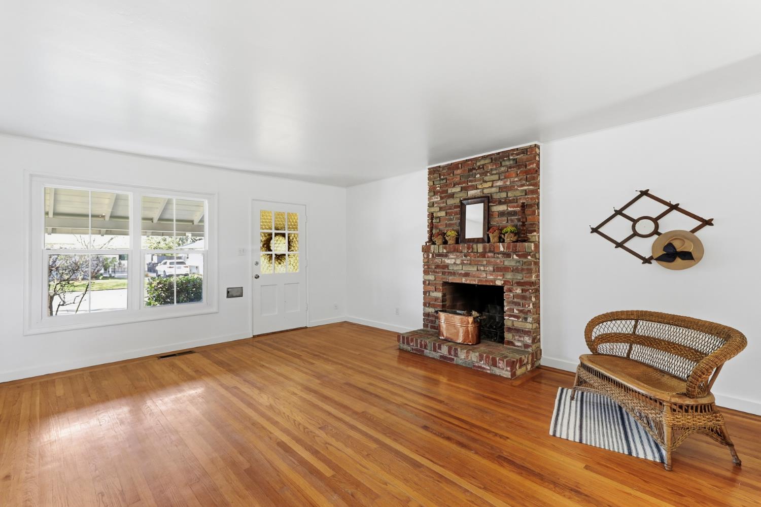 Active, 2 Bedrooms, 1 Bathrooms, Single Family Home, East Sacramento & Vicinity, 131 46th St, Sacramento, CA 95819-2210, Nathan Sherman, Dunnigan Realtors, Top Agent