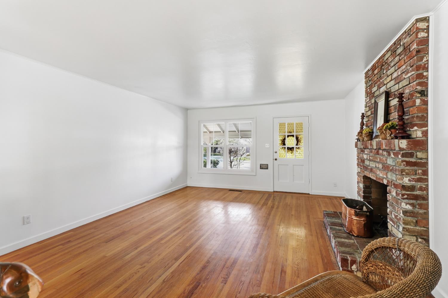 Active, 2 Bedrooms, 1 Bathrooms, Single Family Home, East Sacramento & Vicinity, 131 46th St, Sacramento, CA 95819-2210, Nathan Sherman, Dunnigan Realtors, Top Agent