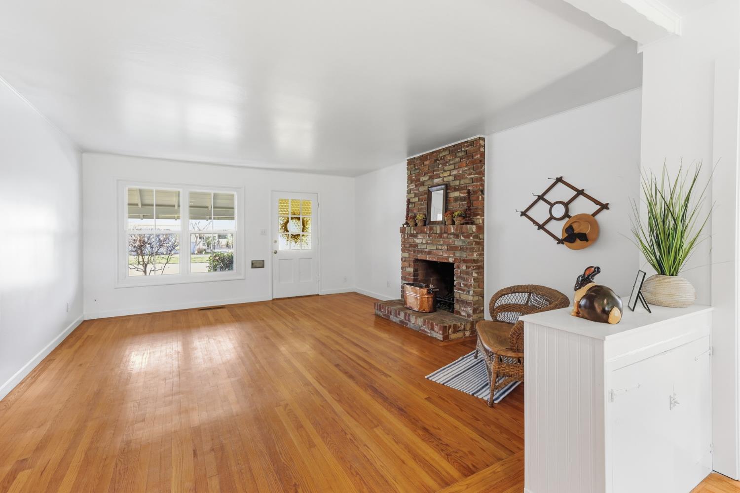 Active, 2 Bedrooms, 1 Bathrooms, Single Family Home, East Sacramento & Vicinity, 131 46th St, Sacramento, CA 95819-2210, Nathan Sherman, Dunnigan Realtors, Top Agent