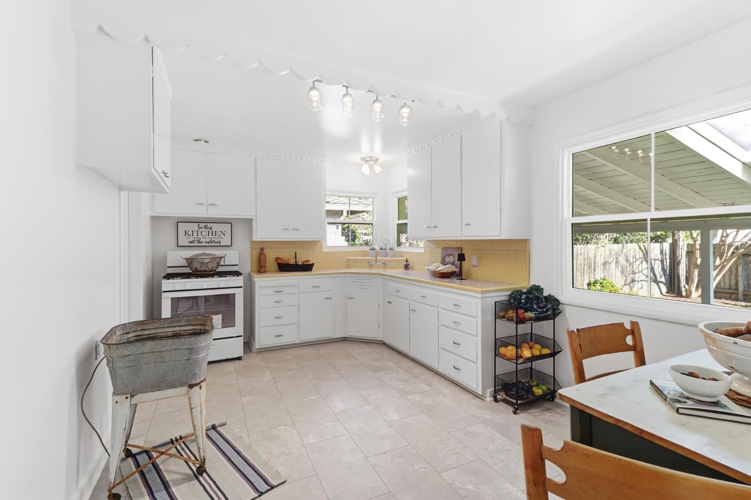 Active, 2 Bedrooms, 1 Bathrooms, Single Family Home, East Sacramento & Vicinity, 131 46th St, Sacramento, CA 95819-2210, Nathan Sherman, Dunnigan Realtors, Top Agent