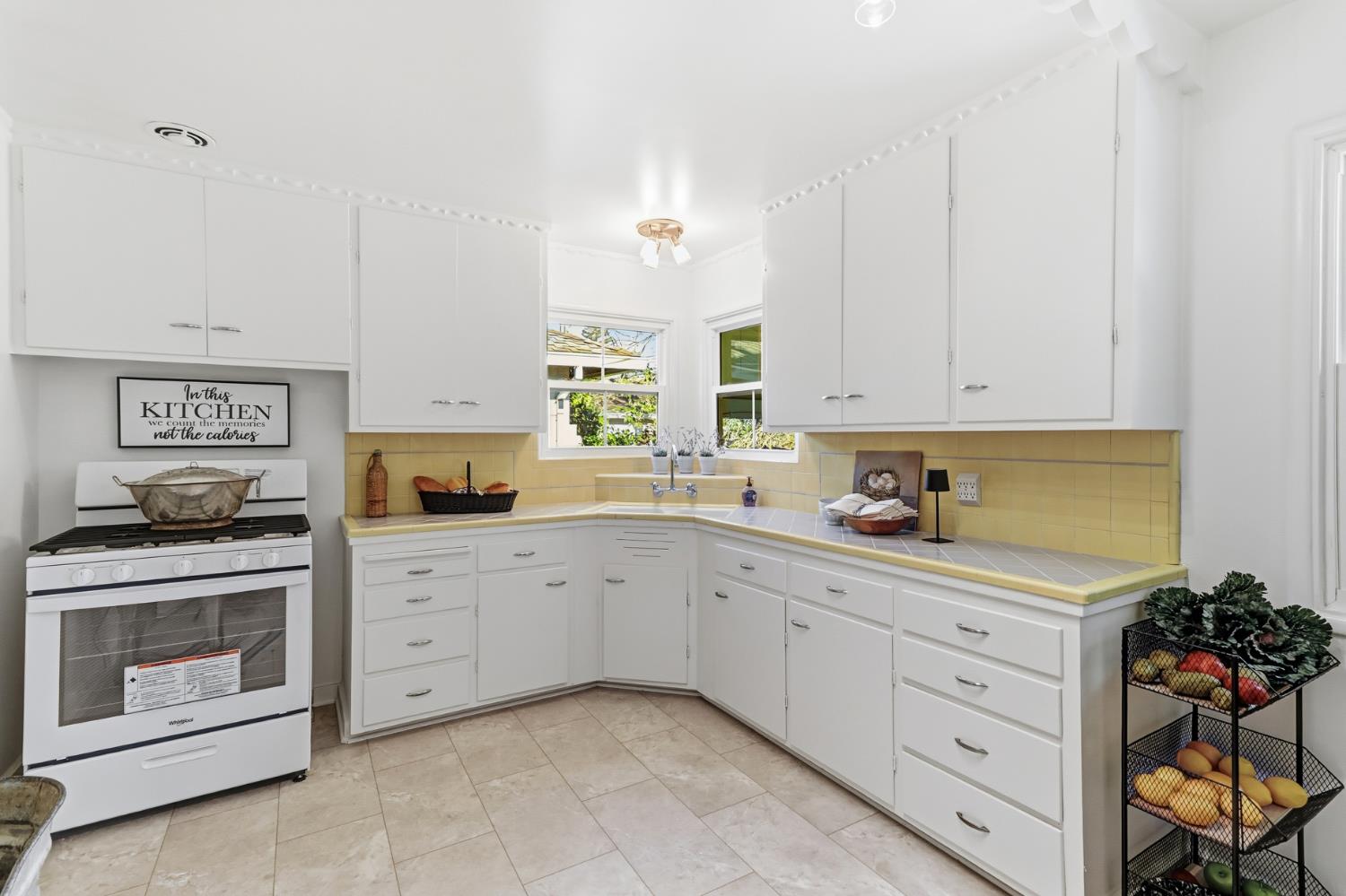 Active, 2 Bedrooms, 1 Bathrooms, Single Family Home, East Sacramento & Vicinity, 131 46th St, Sacramento, CA 95819-2210, Nathan Sherman, Dunnigan Realtors, Top Agent