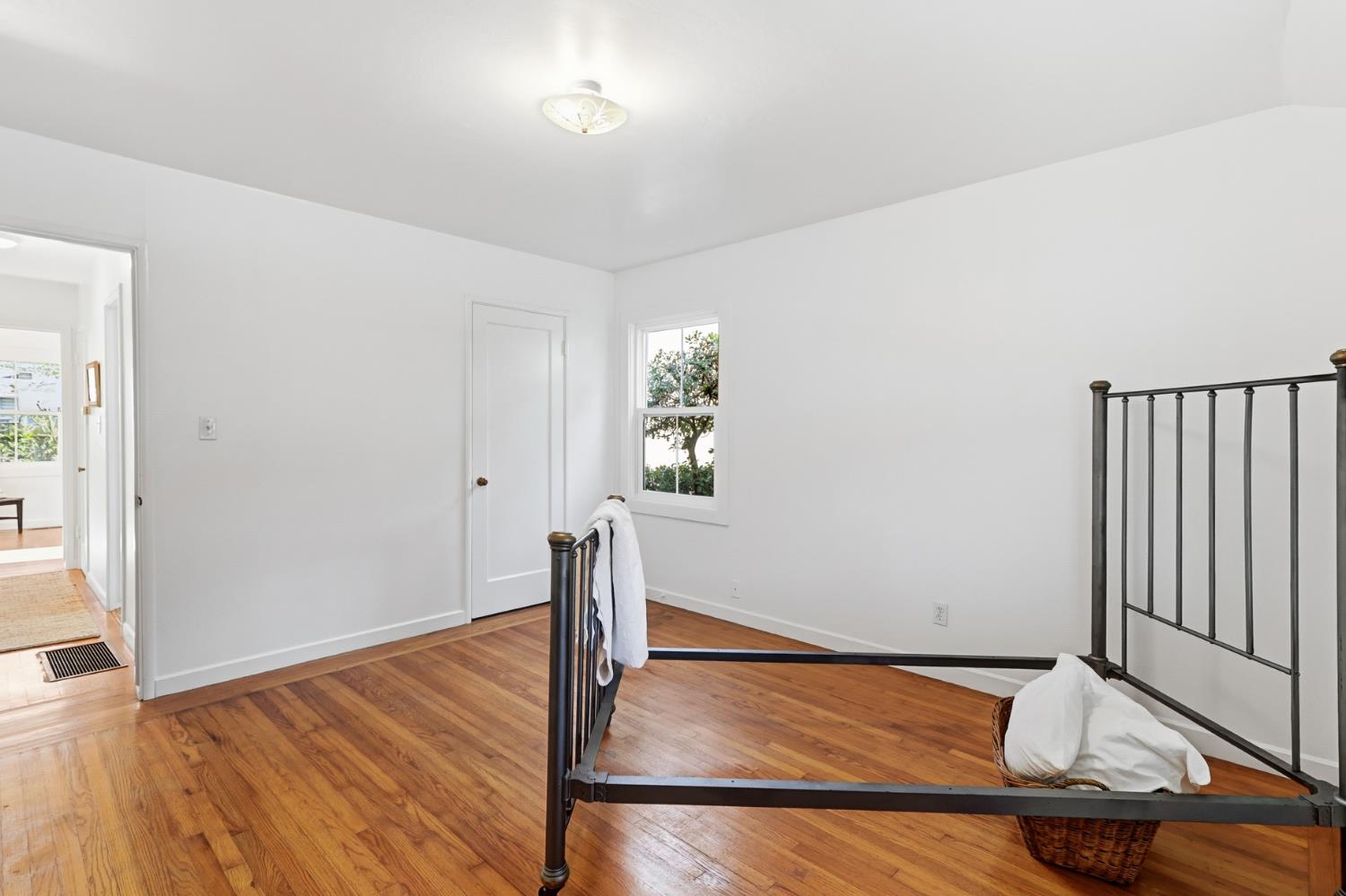 Active, 2 Bedrooms, 1 Bathrooms, Single Family Home, East Sacramento & Vicinity, 131 46th St, Sacramento, CA 95819-2210, Nathan Sherman, Dunnigan Realtors, Top Agent