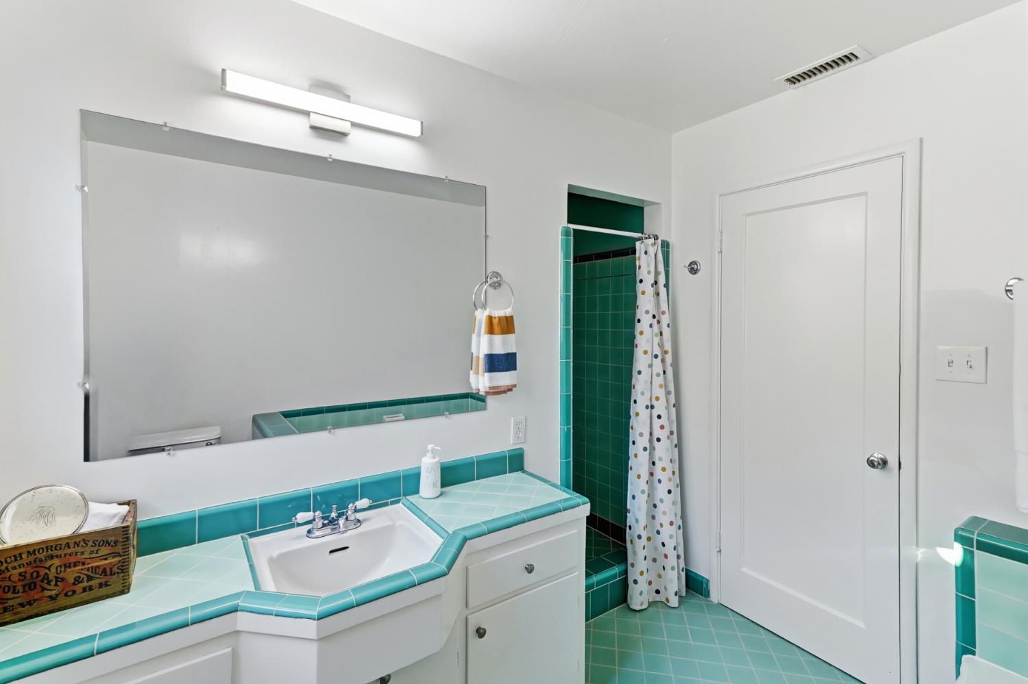 Active, 2 Bedrooms, 1 Bathrooms, Single Family Home, East Sacramento & Vicinity, 131 46th St, Sacramento, CA 95819-2210, Nathan Sherman, Dunnigan Realtors, Top Agent