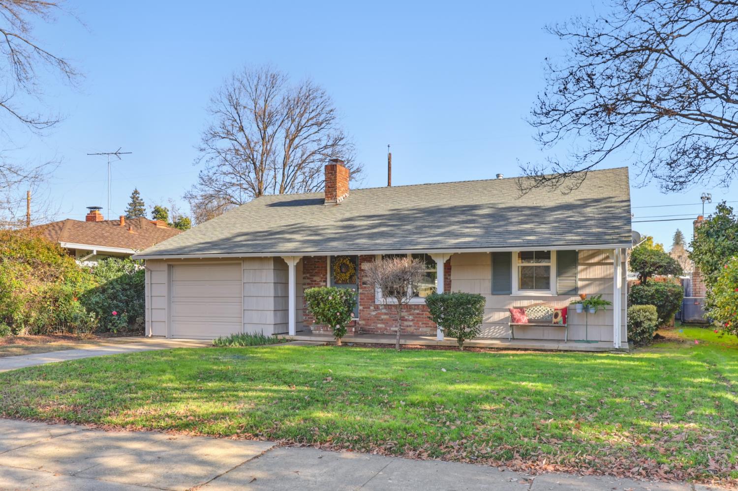 Active, 2 Bedrooms, 1 Bathrooms, Single Family Home, East Sacramento & Vicinity, 131 46th St, Sacramento, CA 95819-2210, Nathan Sherman, Dunnigan Realtors, Top Agent
