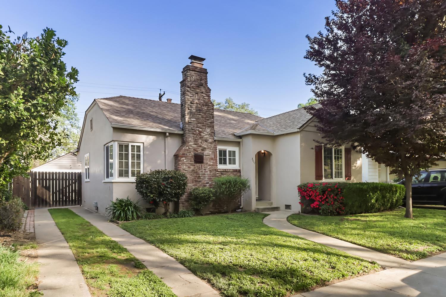 Pending, 2 Bedrooms, 1 Bathrooms, Single Family Home, Sacramento Land Park, 2711 17th St, Sacramento, CA 95818, Beth Christensen, Dunnigan Realtors, Top Agent