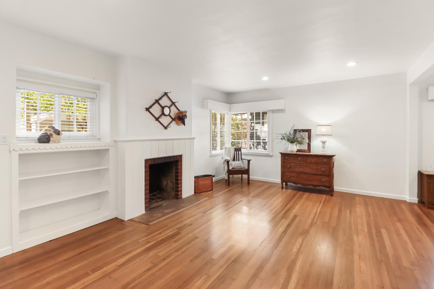 Pending, 2 Bedrooms, 1 Bathrooms, Single Family Home, Sacramento Land Park, 2711 17th St, Sacramento, CA 95818, Beth Christensen, Dunnigan Realtors, Top Agent