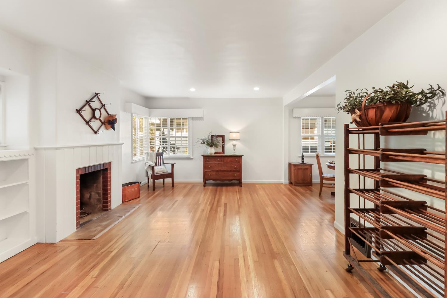 Pending, 2 Bedrooms, 1 Bathrooms, Single Family Home, Sacramento Land Park, 2711 17th St, Sacramento, CA 95818, Beth Christensen, Dunnigan Realtors, Top Agent