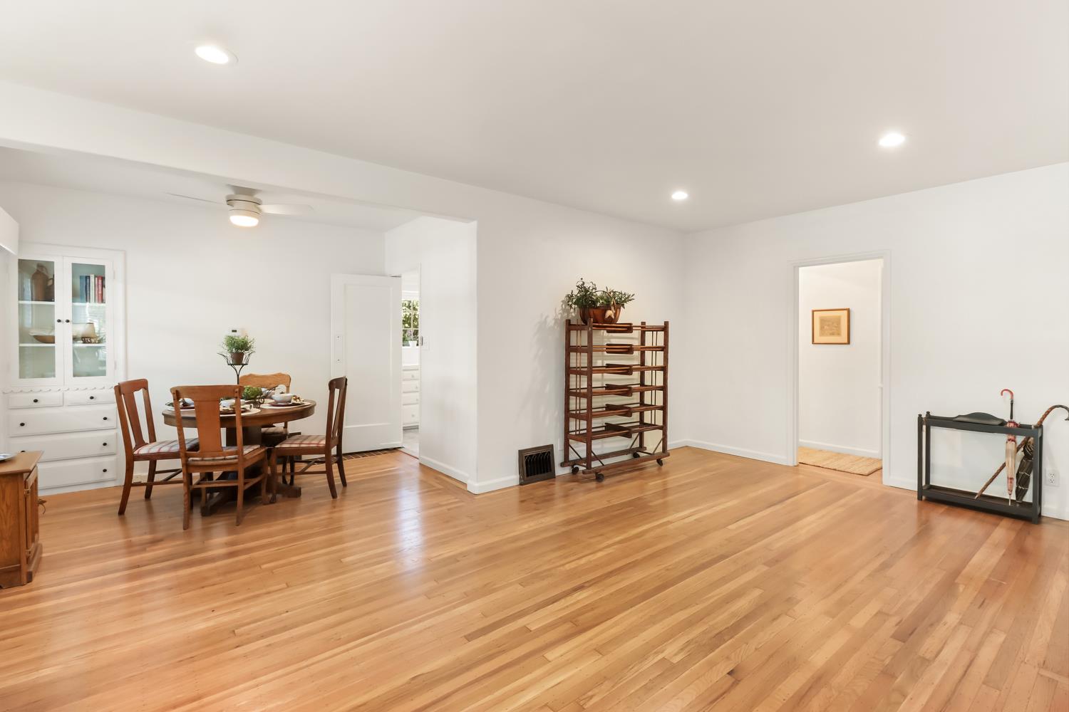 Pending, 2 Bedrooms, 1 Bathrooms, Single Family Home, Sacramento Land Park, 2711 17th St, Sacramento, CA 95818, Beth Christensen, Dunnigan Realtors, Top Agent