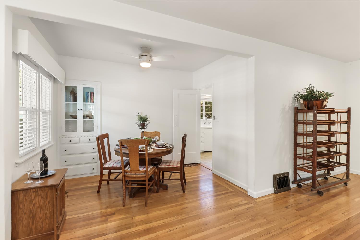 Pending, 2 Bedrooms, 1 Bathrooms, Single Family Home, Sacramento Land Park, 2711 17th St, Sacramento, CA 95818, Beth Christensen, Dunnigan Realtors, Top Agent