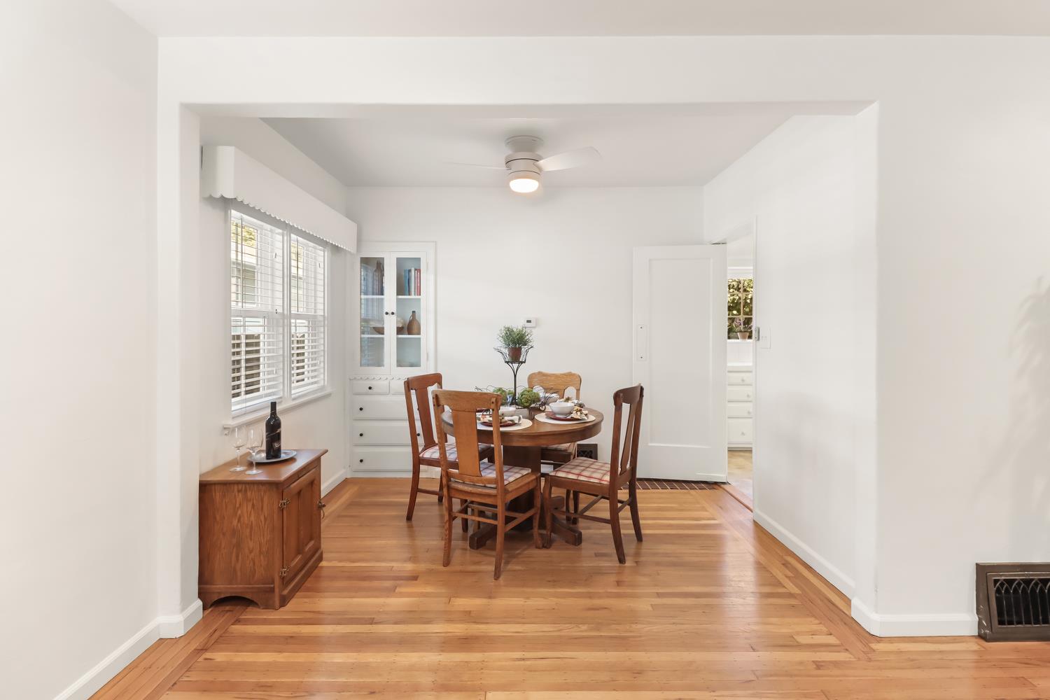 Pending, 2 Bedrooms, 1 Bathrooms, Single Family Home, Sacramento Land Park, 2711 17th St, Sacramento, CA 95818, Beth Christensen, Dunnigan Realtors, Top Agent