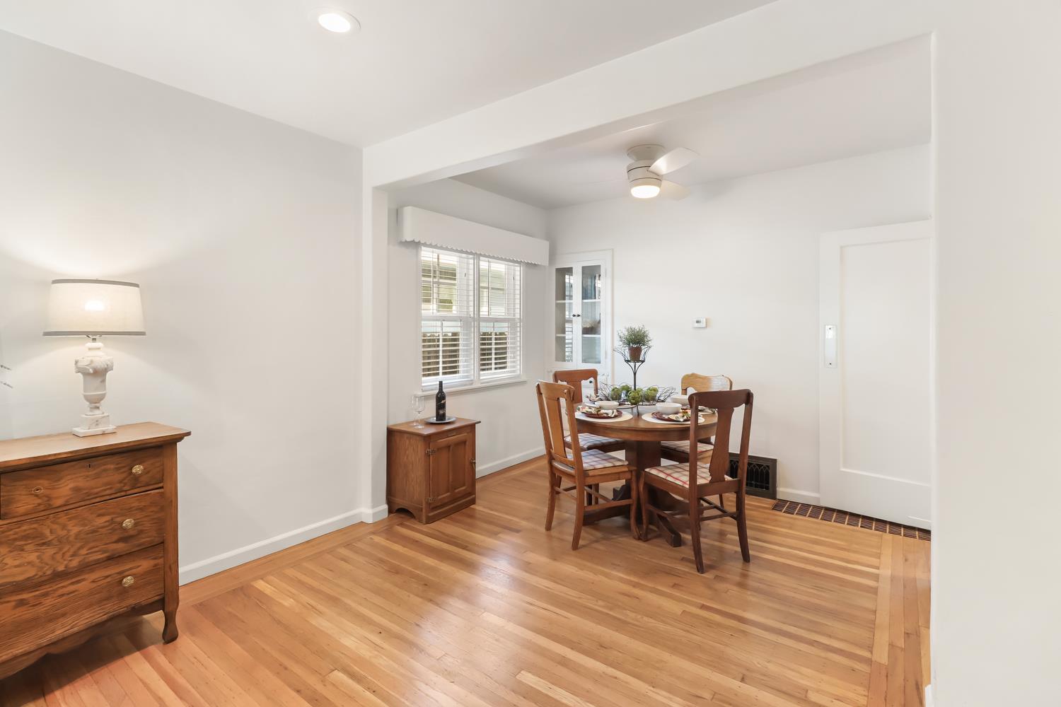 Pending, 2 Bedrooms, 1 Bathrooms, Single Family Home, Sacramento Land Park, 2711 17th St, Sacramento, CA 95818, Beth Christensen, Dunnigan Realtors, Top Agent