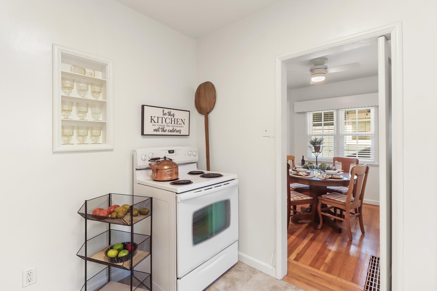 Pending, 2 Bedrooms, 1 Bathrooms, Single Family Home, Sacramento Land Park, 2711 17th St, Sacramento, CA 95818, Beth Christensen, Dunnigan Realtors, Top Agent