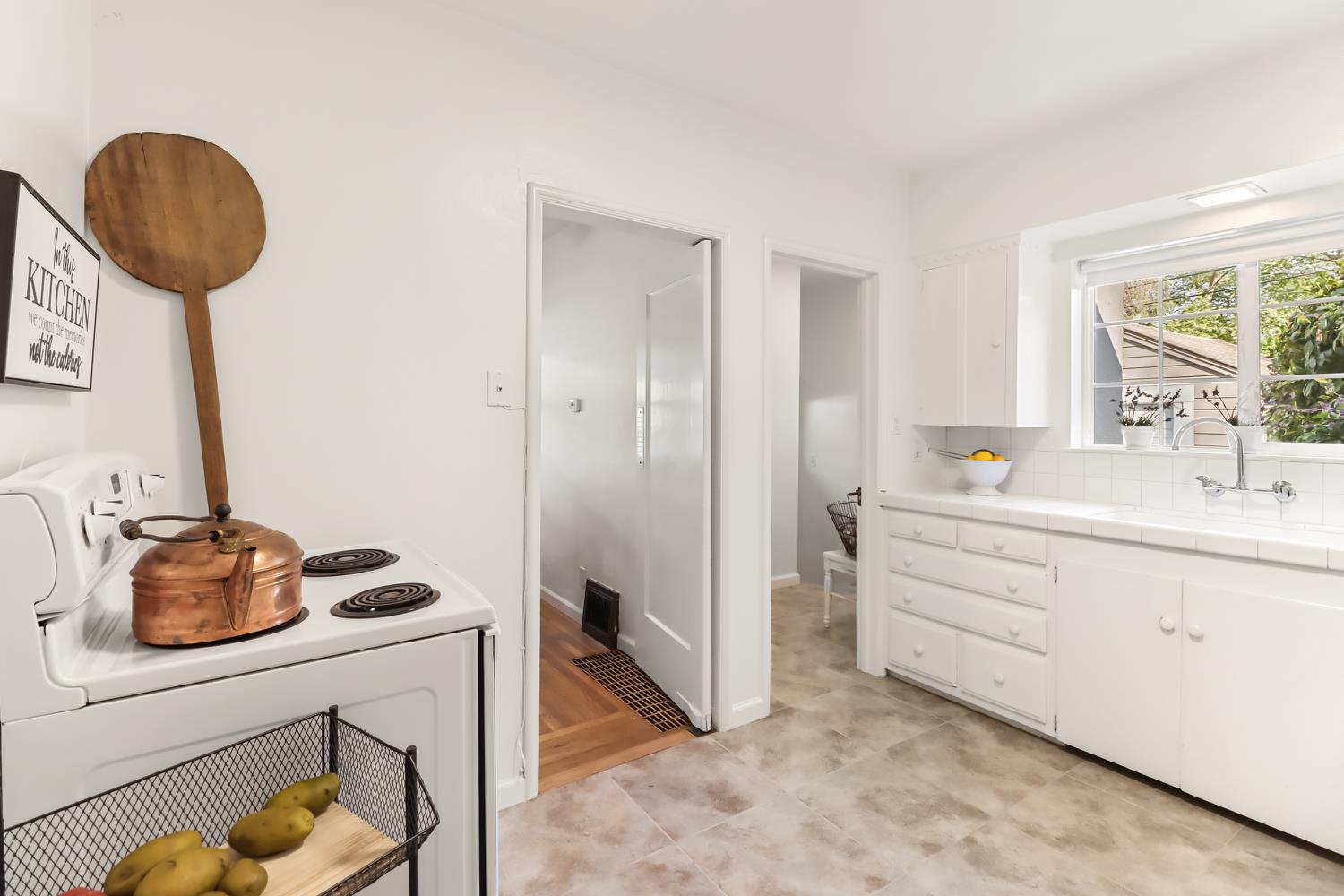 Pending, 2 Bedrooms, 1 Bathrooms, Single Family Home, Sacramento Land Park, 2711 17th St, Sacramento, CA 95818, Beth Christensen, Dunnigan Realtors, Top Agent