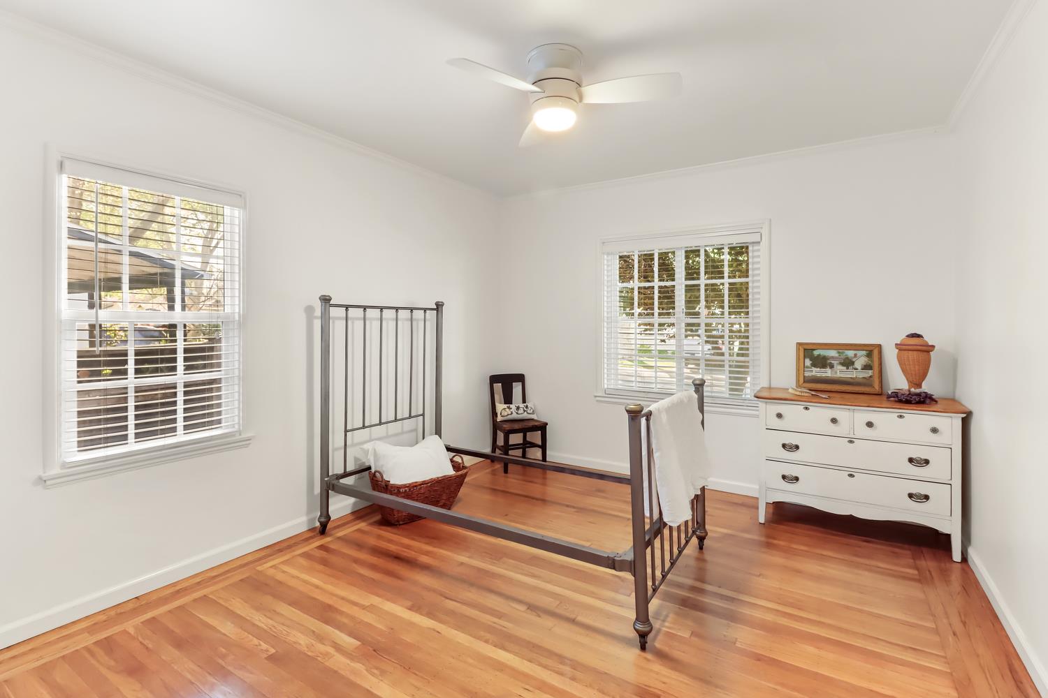 Pending, 2 Bedrooms, 1 Bathrooms, Single Family Home, Sacramento Land Park, 2711 17th St, Sacramento, CA 95818, Beth Christensen, Dunnigan Realtors, Top Agent