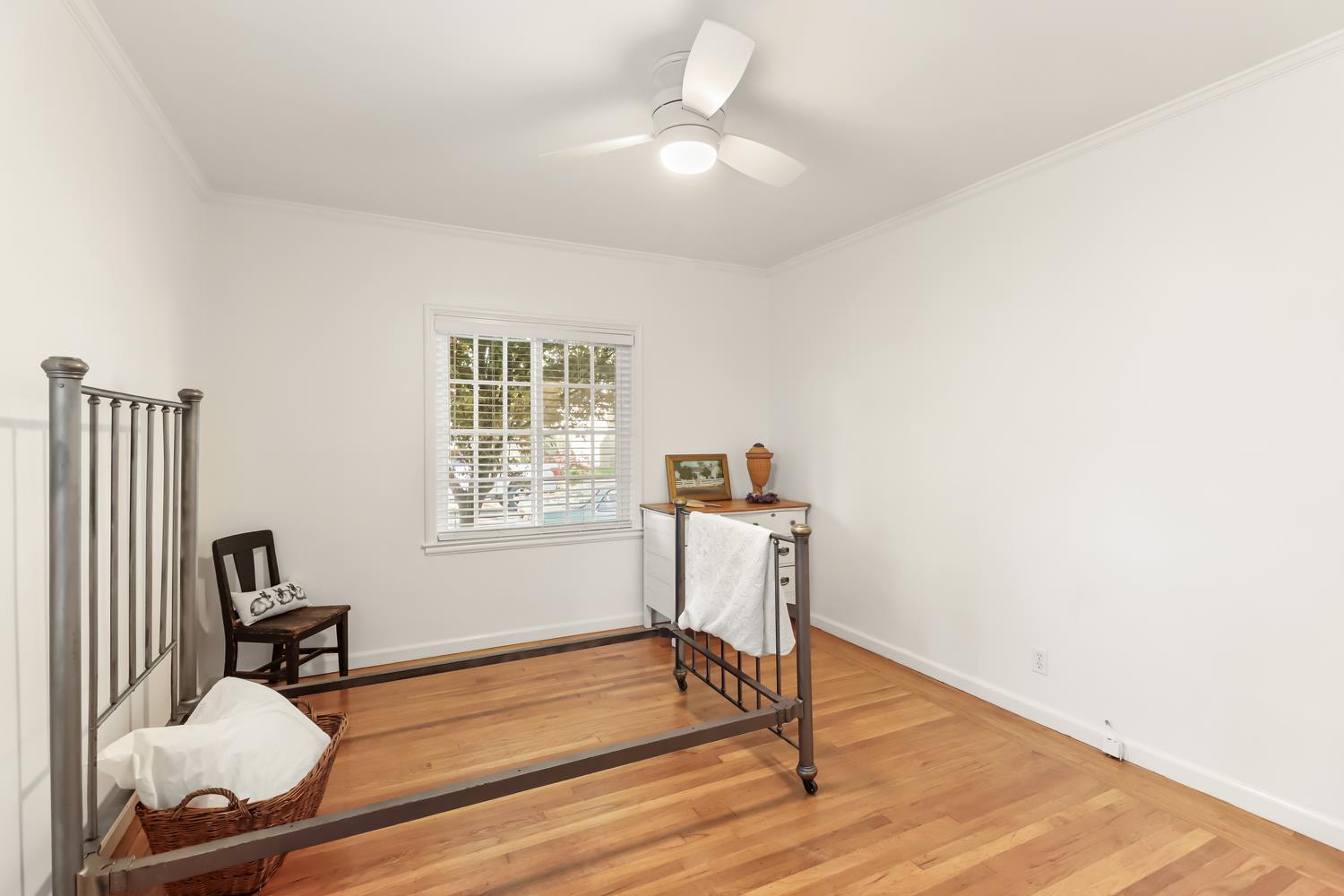 Pending, 2 Bedrooms, 1 Bathrooms, Single Family Home, Sacramento Land Park, 2711 17th St, Sacramento, CA 95818, Beth Christensen, Dunnigan Realtors, Top Agent